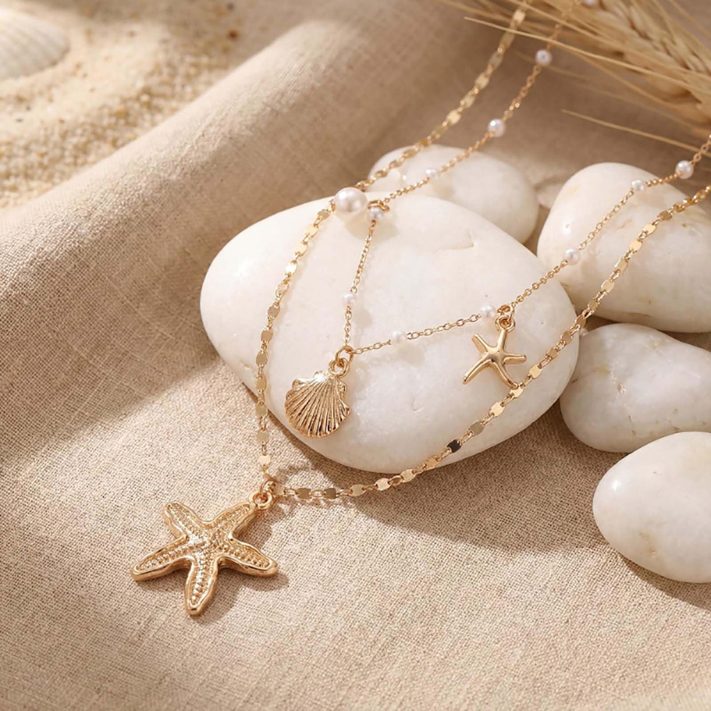 Beach Necklaces for Women Shell Starfish Necklace for Women Gold Plated Boho Layered Pendant Necklace with Pearl Conch Charm Dainty Summer Dress Beach Vacation Jewelry Gifts