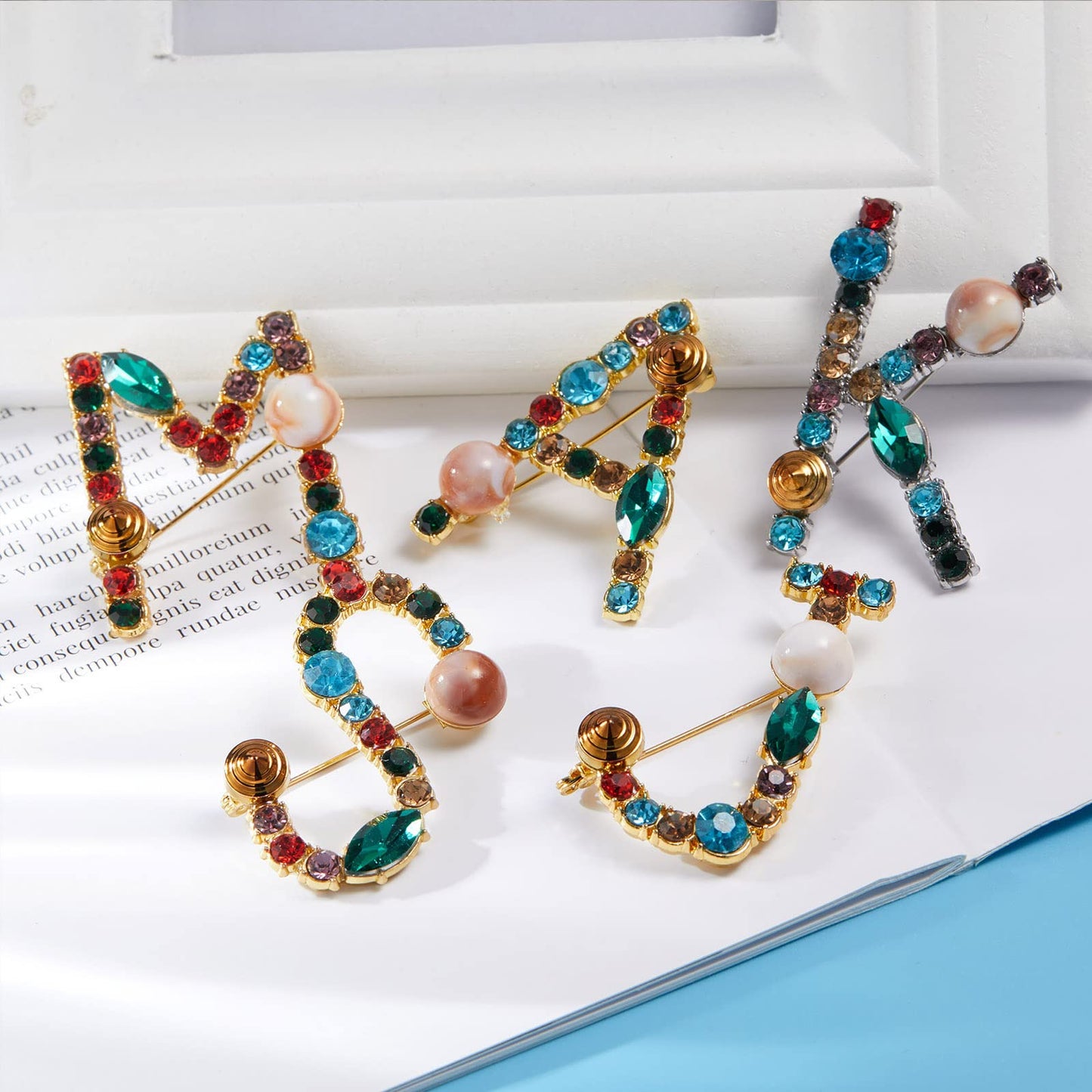 RINHOO Pearl Initial Brooch Pin Crystal A-Z 26 Alphabet Letters Brooch Colorful Enamel Breastpin Pin Jewelry for women Gifts (Gold-M)