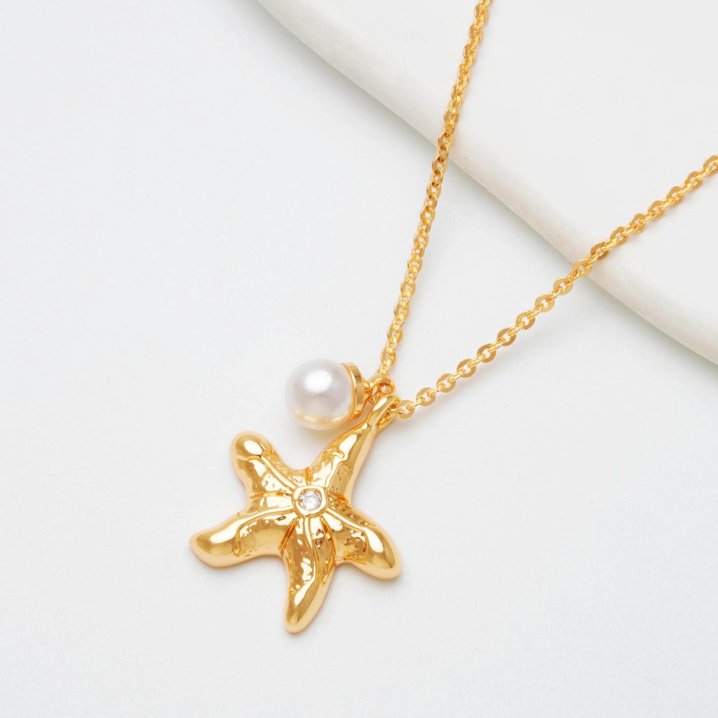 MTMY Gold Starfish Necklace 14K Gold Plated Shell Conch Ocean Pendant Necklace for Women Beach Summer Jewelry(Starfish Pearl 2)