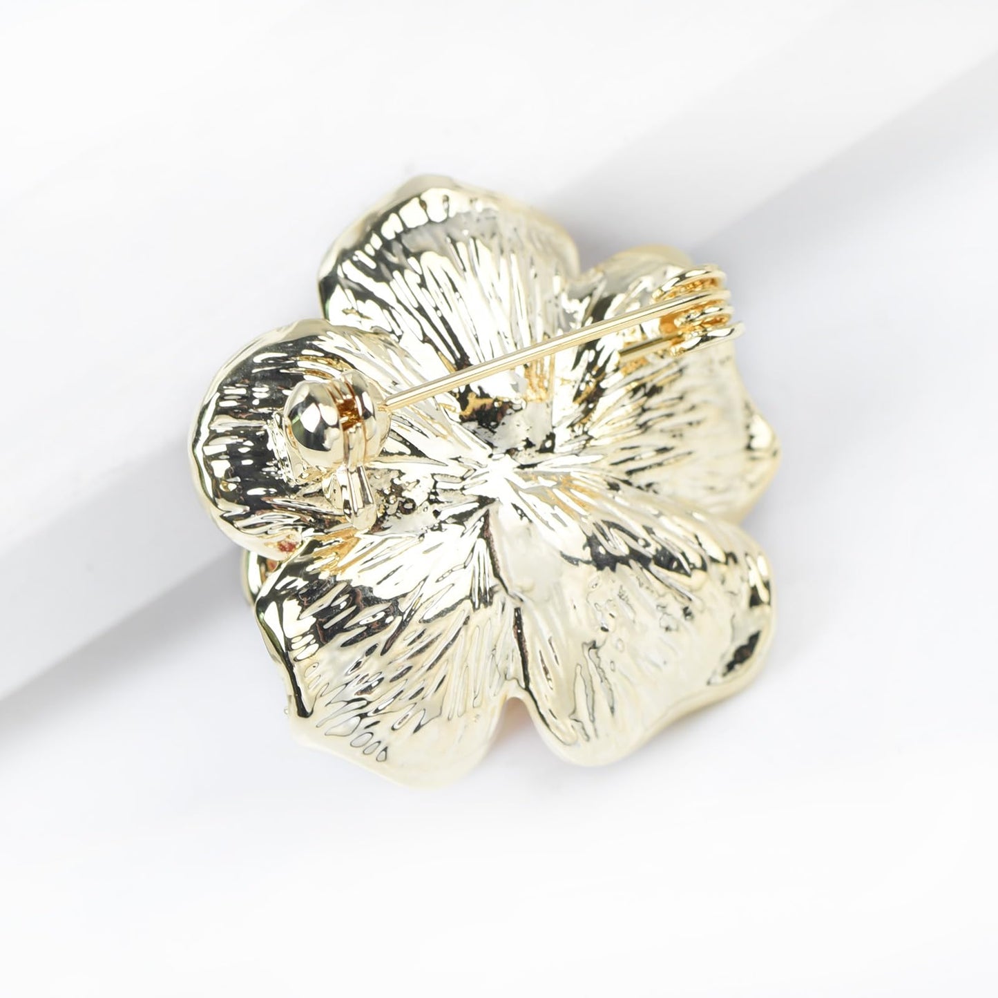 YYBONNIE Elegant Crystal Blooming Rose Flower Brooch Lapel Pin Breastpin for Women Birdal Cardigan Hat Scarf Suit Sweater Floral Pins (32mm Red Rose)