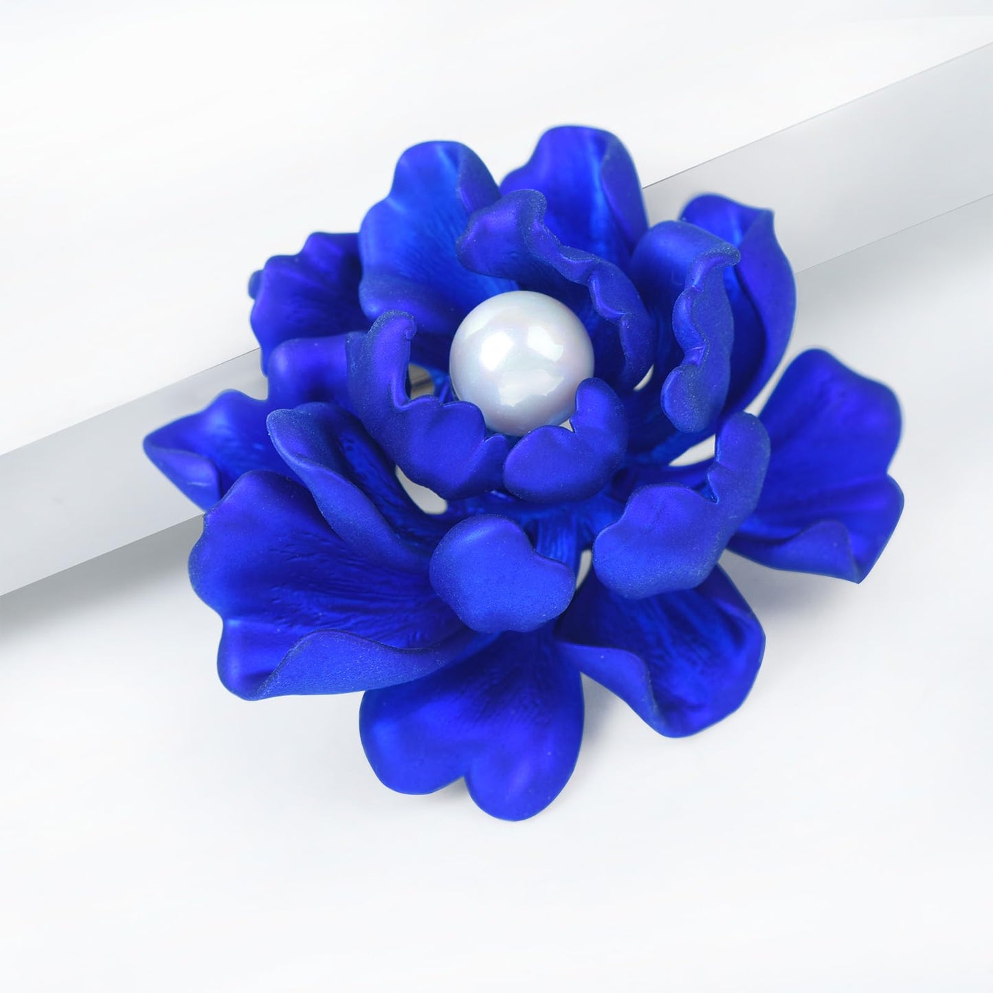 YYBONNIE Elegant Crystal Blooming Rose Flower Brooch Lapel Pin Breastpin for Women Birdal Cardigan Hat Scarf Suit Sweater Floral Pins (Blue Pearl Peony Flower)