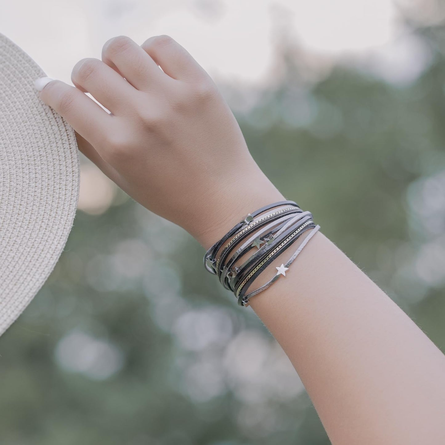 FANCY SHINY Leather Wrap Star Bracelet Boho Bangle Bracelets for Women Trendy Stackable Cute Star Bracelet with Magnetic Clasp(Black)
