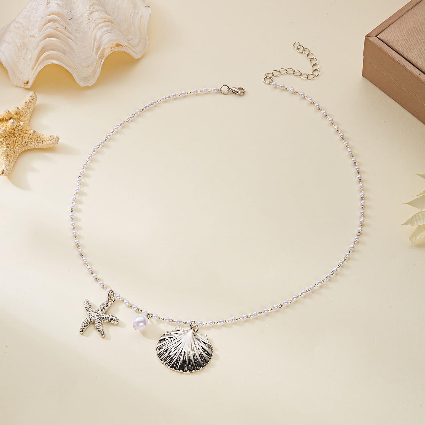 Gold Starfish Seashell Pearl Necklace for Women Gold Pearl Beaded Choker Necklace Summer Boho Starfish Seashell Charm Pendant Necklaces Beach Mermaid Jewelry Accessories