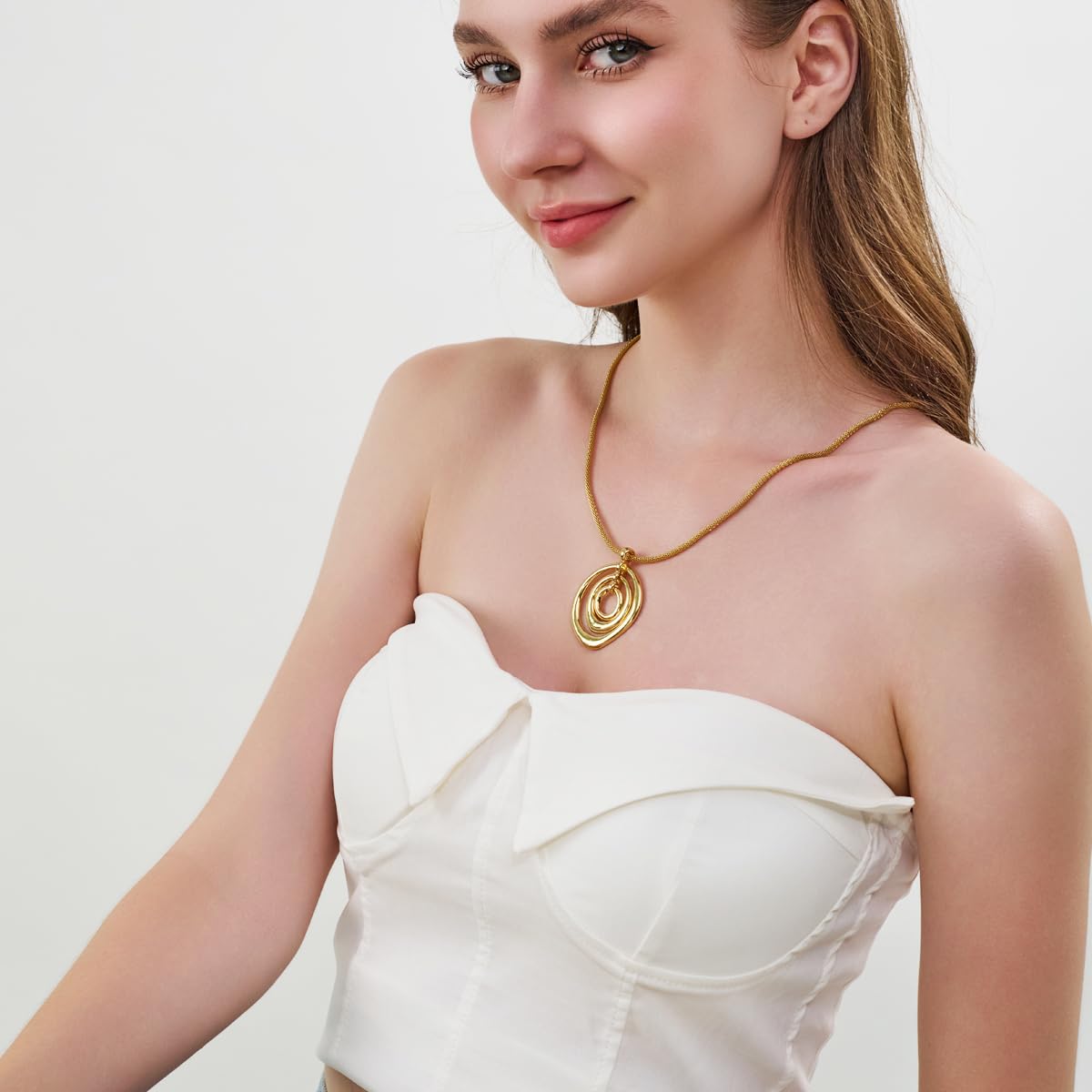 INNERDIVA Chunky Gold Pendant Necklace for Women 14k Gold Plated Big Large Dainty Statement Boho Spiral Swirl Charm Necklace with Circle Summer Beach Beachy Ocean Jewelry Coastal Vacation Accessories