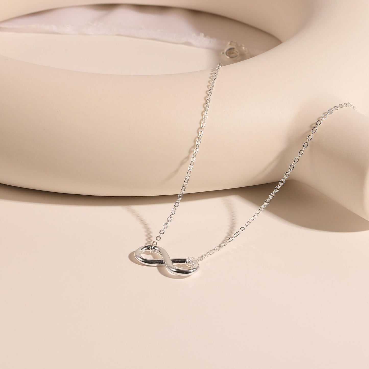 VRIUA Linked Pendant Necklace 14K Silver Plated Dainty Necklace for Women Minimalist Silver Necklace Everyday Jewelry
