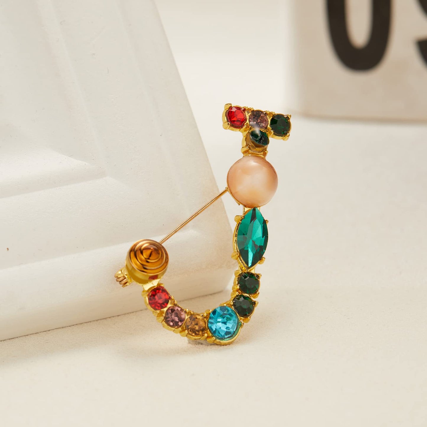 RINHOO Pearl Initial Brooch Pin Crystal A-Z 26 Alphabet Letters Brooch Colorful Enamel Breastpin Pin Jewelry for women Gifts (Gold-J)