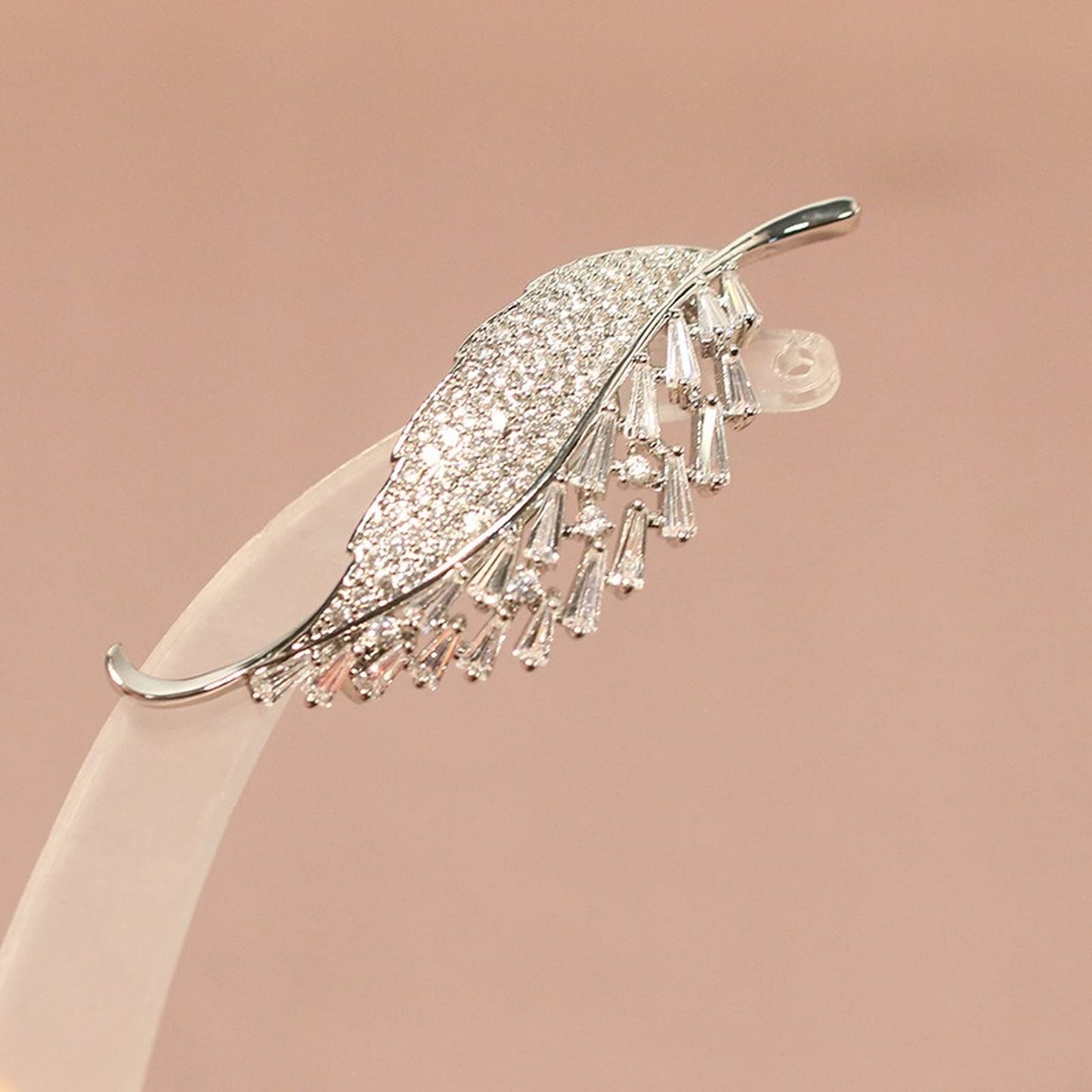 AILONMEI Elegant Leaf Corsage Brooches Jewelry for Women Fashion Pearl Costume Broaches and Pins(Silver)