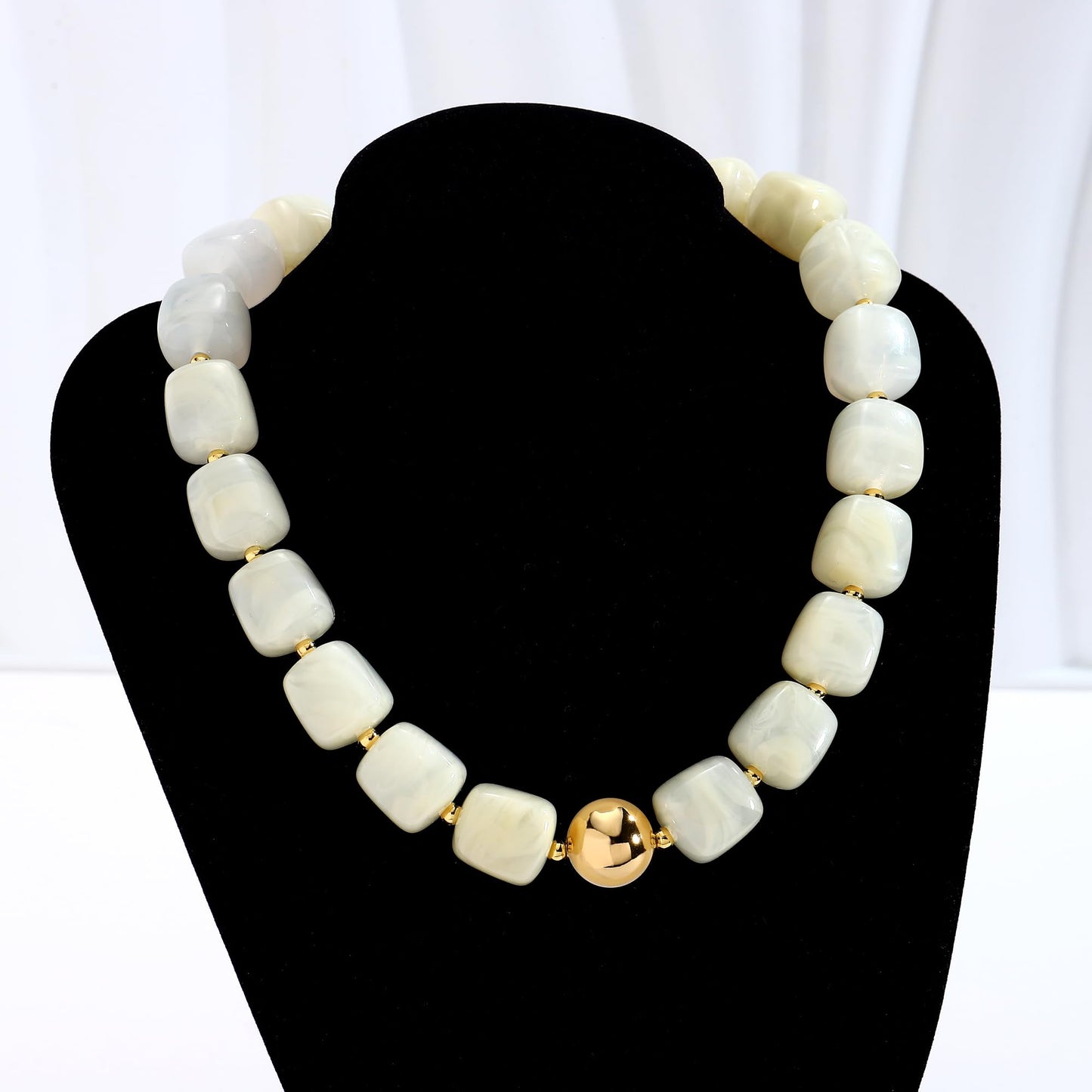 WOWORAMA Chunky Beaded Necklace for Women Trendy Cream White Statement Chunky Necklaces Large Square Resin Beads Choker Necklace Boho Summer Jewelry