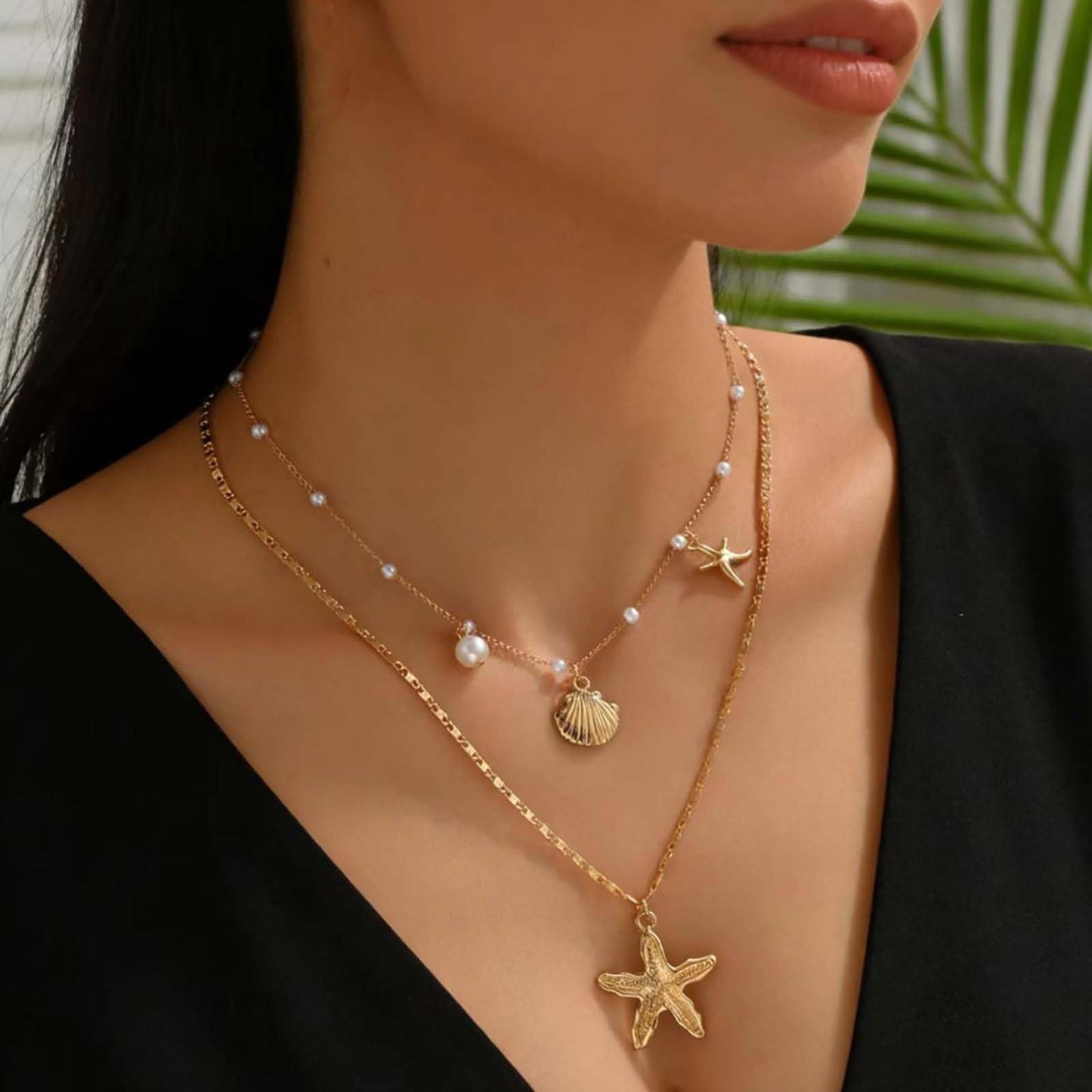 Beach Necklaces for Women Shell Starfish Necklace for Women Gold Plated Boho Layered Pendant Necklace with Pearl Conch Charm Dainty Summer Dress Beach Vacation Jewelry Gifts