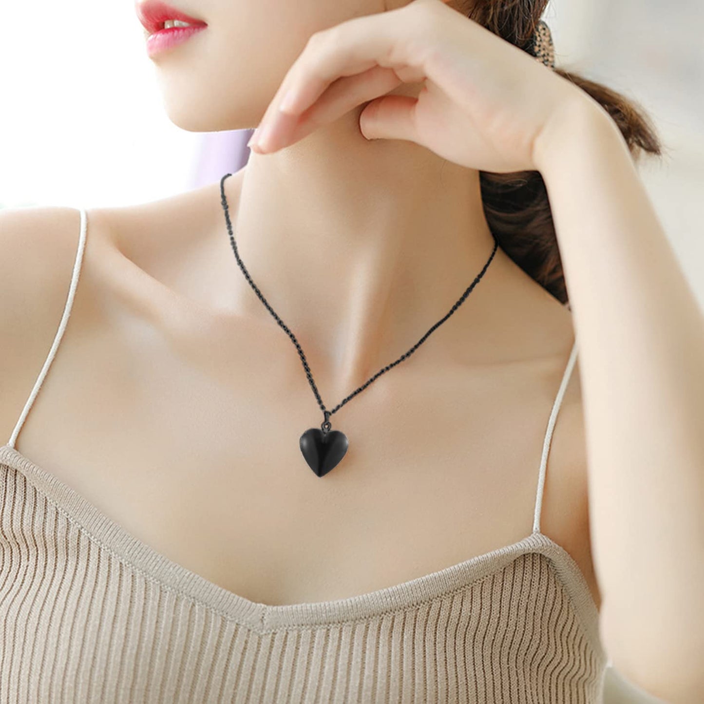 PHOCKSIN Black Heart Lockets Necklace for Girlfriend Locket Necklaces that Holds 2 Pictures Memorial Lockets for Women