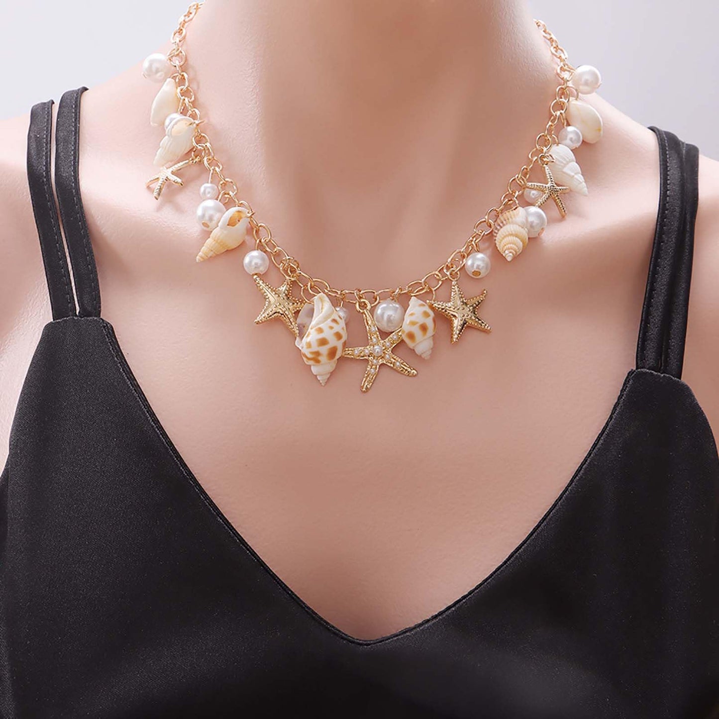 Beach Necklaces for Women Shell Starfish Necklace for Women Gold Plated Boho Layered Pendant Necklace with Pearl Conch Charm Dainty Summer Dress Beach Vacation Jewelry Gifts