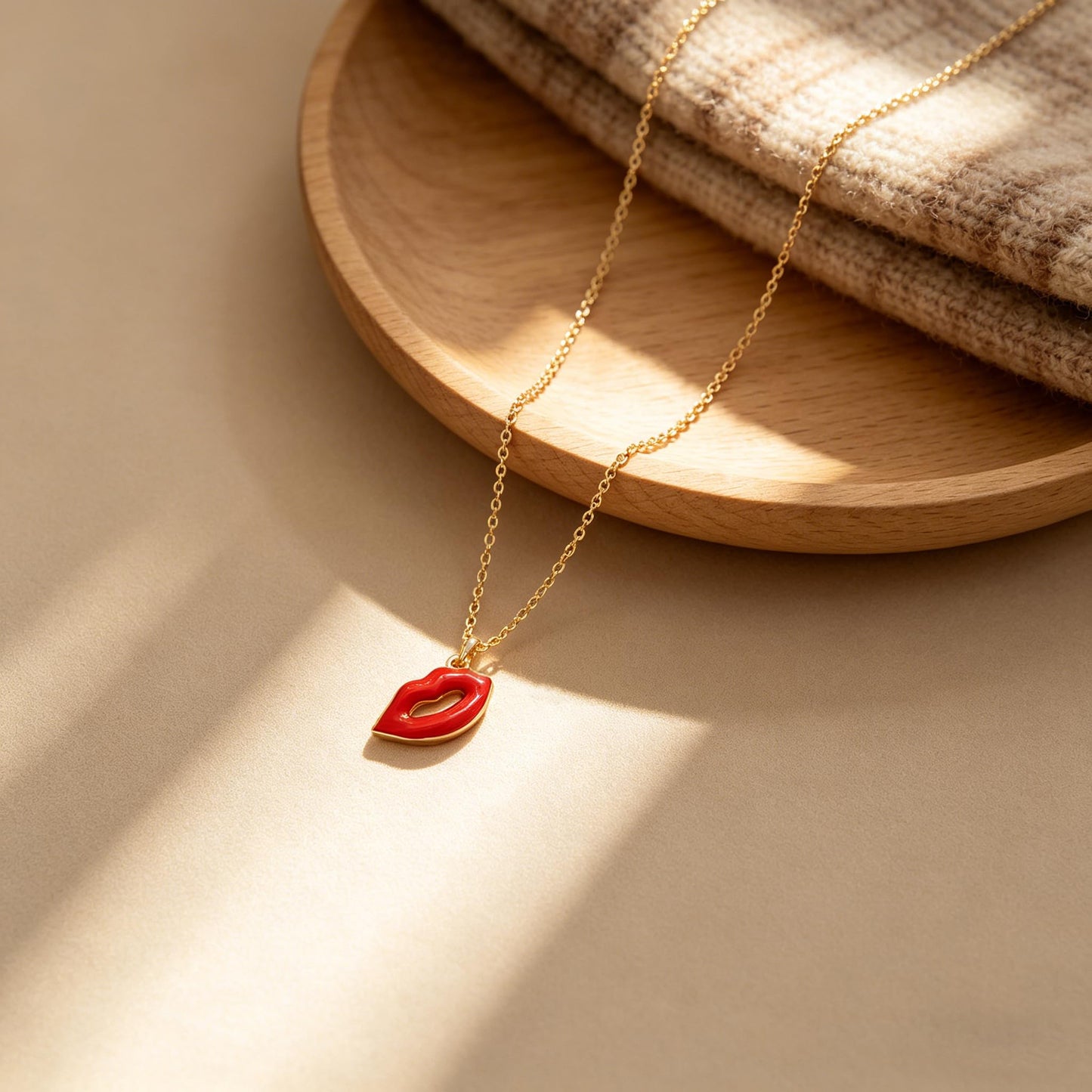 Baydurcan Fearless Lip Necklace for Women, Red Enamel Kiss Pendant Necklace, Inspirational Gift for Sister Daughter Friends