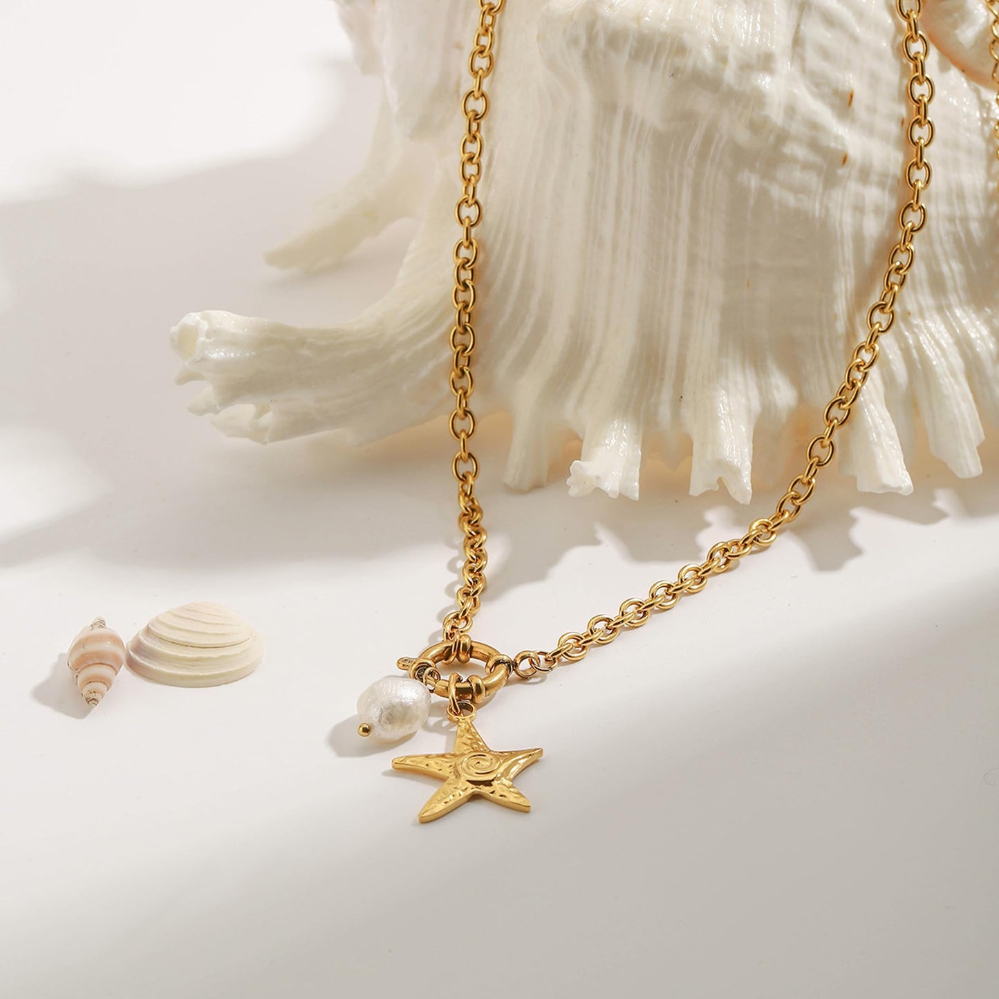 Biuwos Summer Swirl Star Necklace for Women Metal Starfish Pendant Necklace Vacation Beach Jewelry