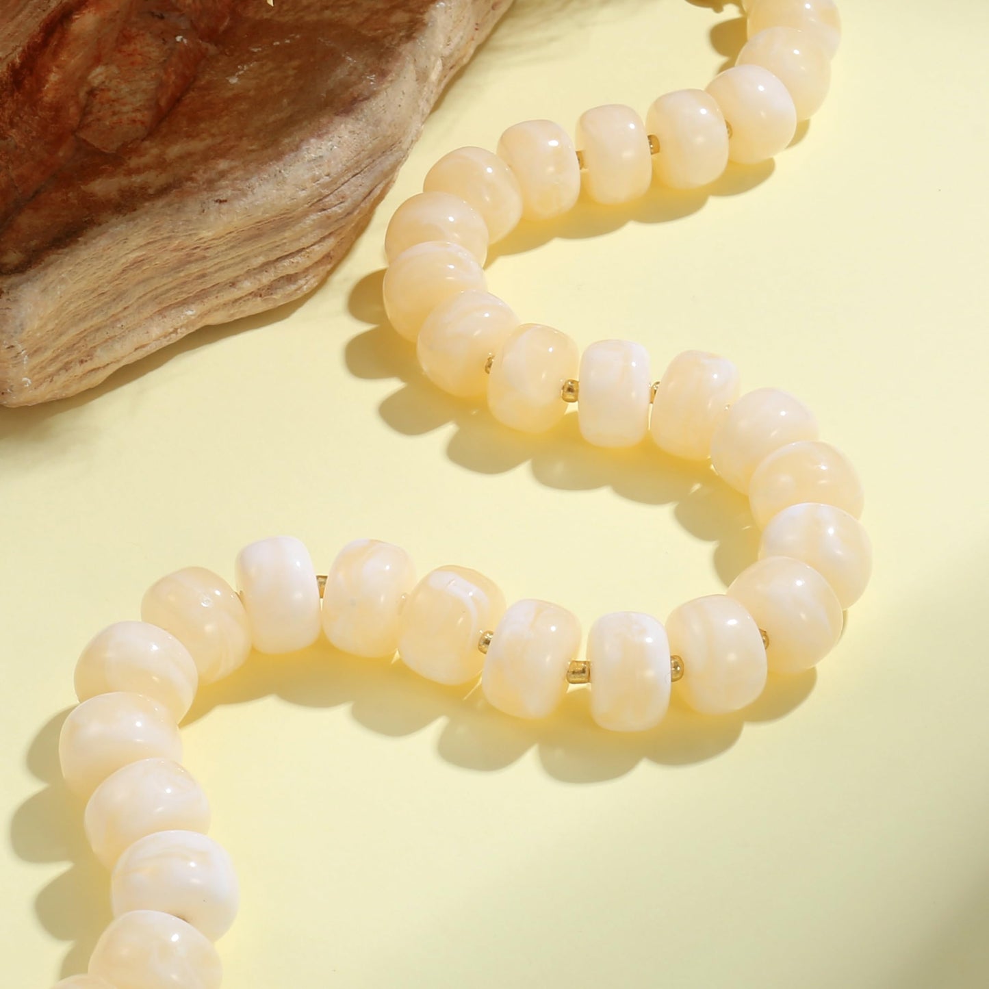 Badu Khaki Chunky Beaded Necklace for Women,Acrylic Bead Choker Statement Necklace Cute Trendy Necklaces Jewelry Gifts