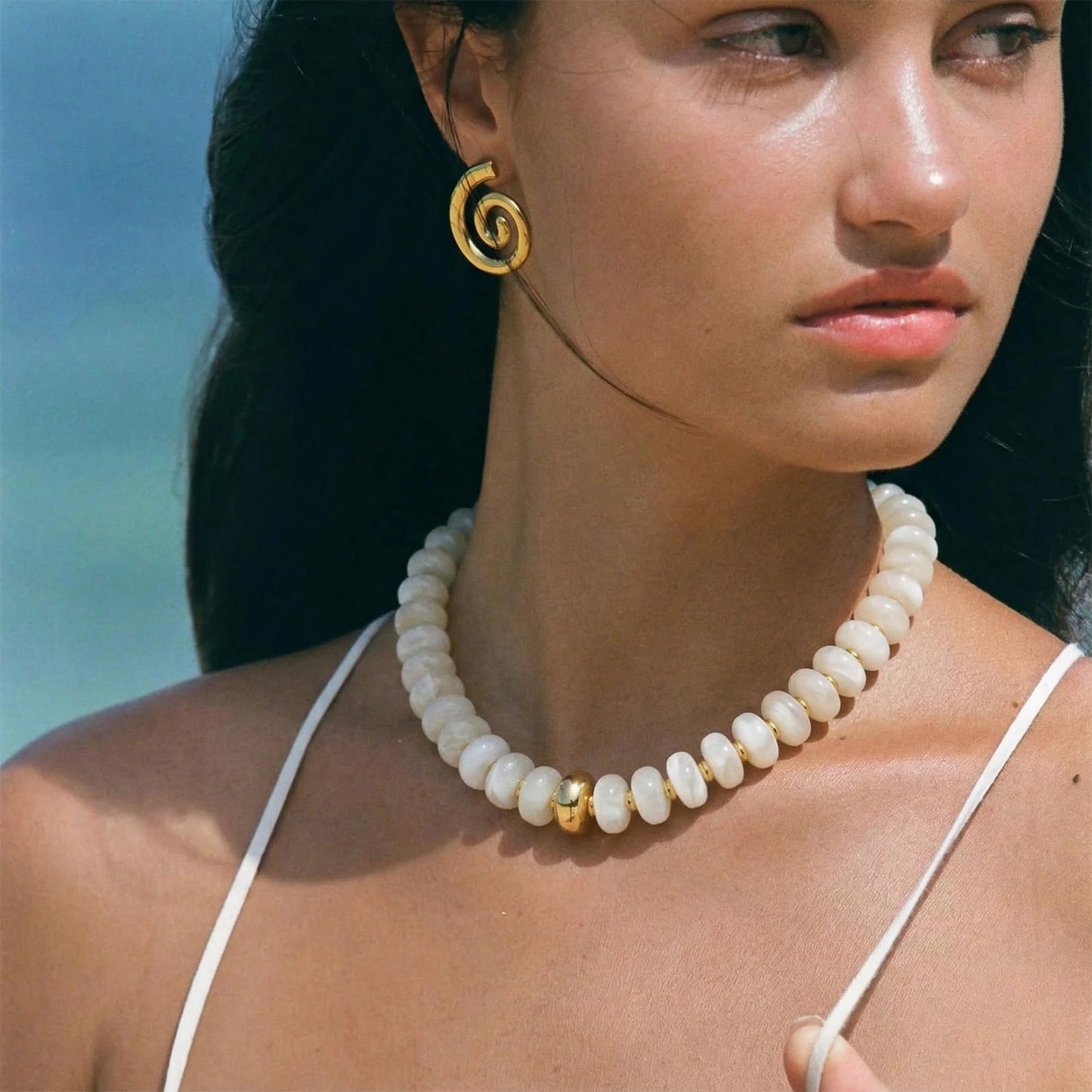 HolidayQbee Beaded Necklace for Women Chunky Beaded Necklace Boho Oval Big Bead Statement White Bead Choker Necklaces Fashion Trendy Summer Beach Jewelry Gifts