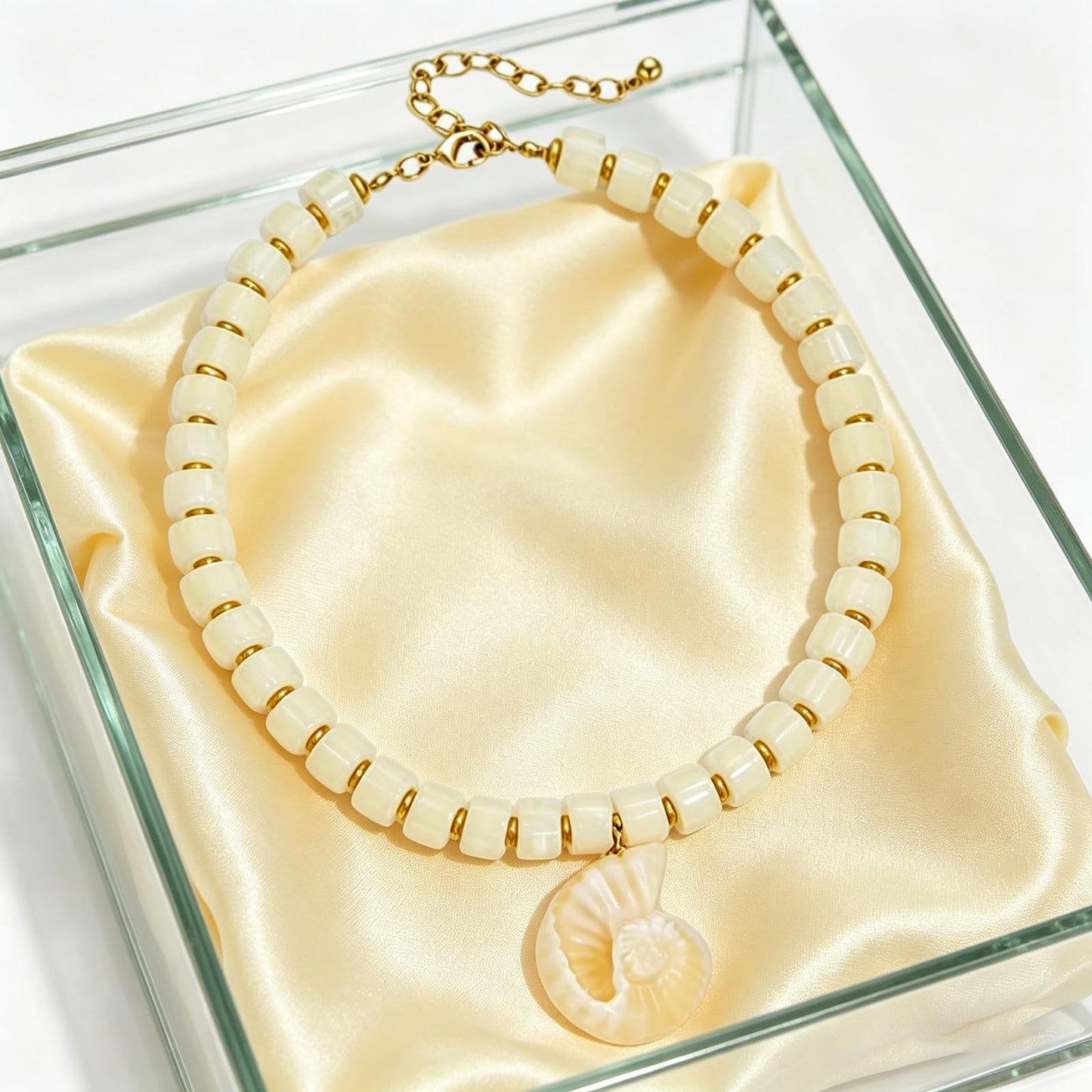 IQIC Beach Resin Conch Necklace for Women Blue Gold Bead Spiral Necklace Boho Summer Snail Shell Necklaces Beach Summer Jewelry Accessories (white)