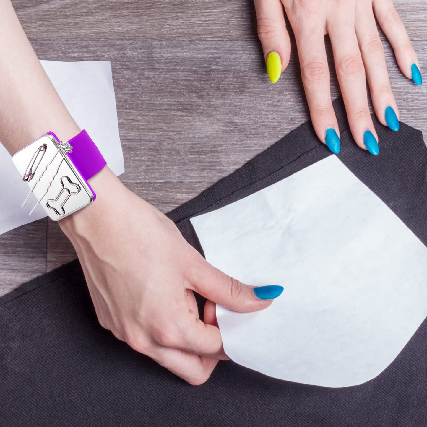 WILLBOND Magnetic Sewing Pincushion Wristband, 2 Pieces, with Flannelette Bag, Silicone Bracelet, Rose Red, Purple