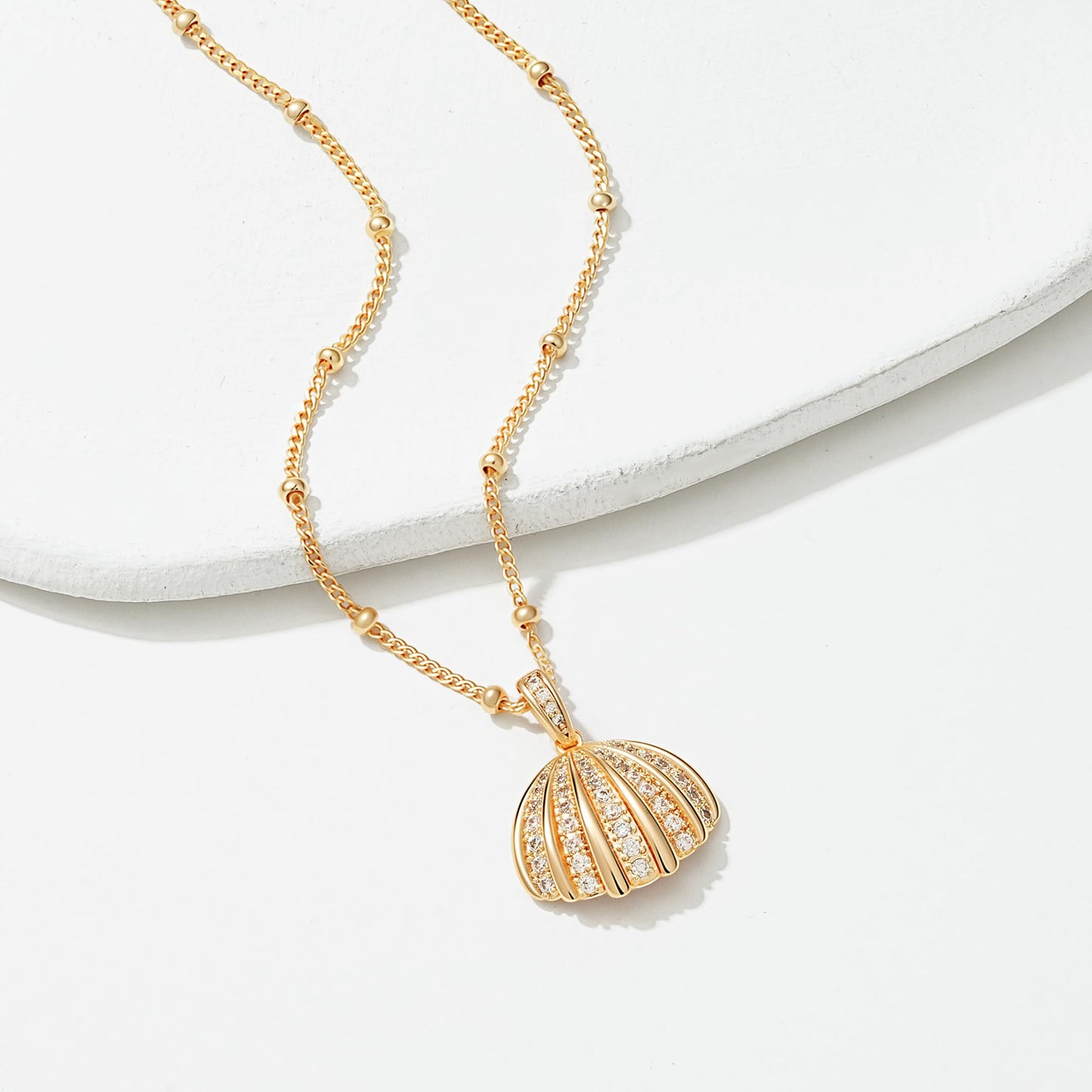 MTMY Gold Starfish Necklace 14K Gold Plated Shell Conch Ocean Pendant Necklace for Women Beach Summer Jewelry(Shining Shell)