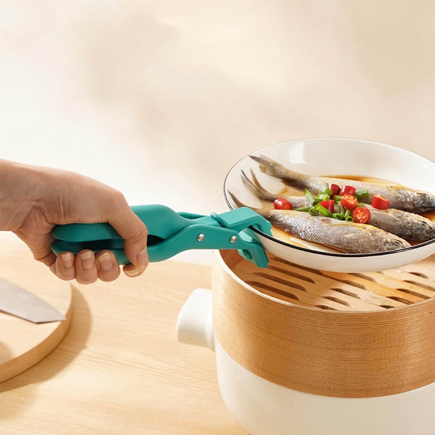 Heat-Resistant Food Tongs, Creative Home Kitchen Non-Slip Multi-Function Plate Holder, Silicone Material Safe Heat-Resistant Tongs