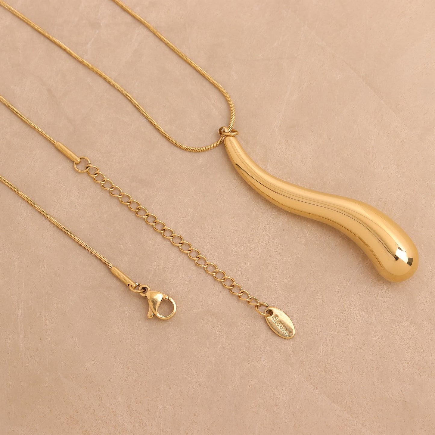 Frigotine Chunky Gold Twist Teardrop Pendant Necklace for Women，Trendy Charm Thick Adjustable Hammered Hollow Long Chain Nacklaces Fall Winter Prom Jewelry Gift.