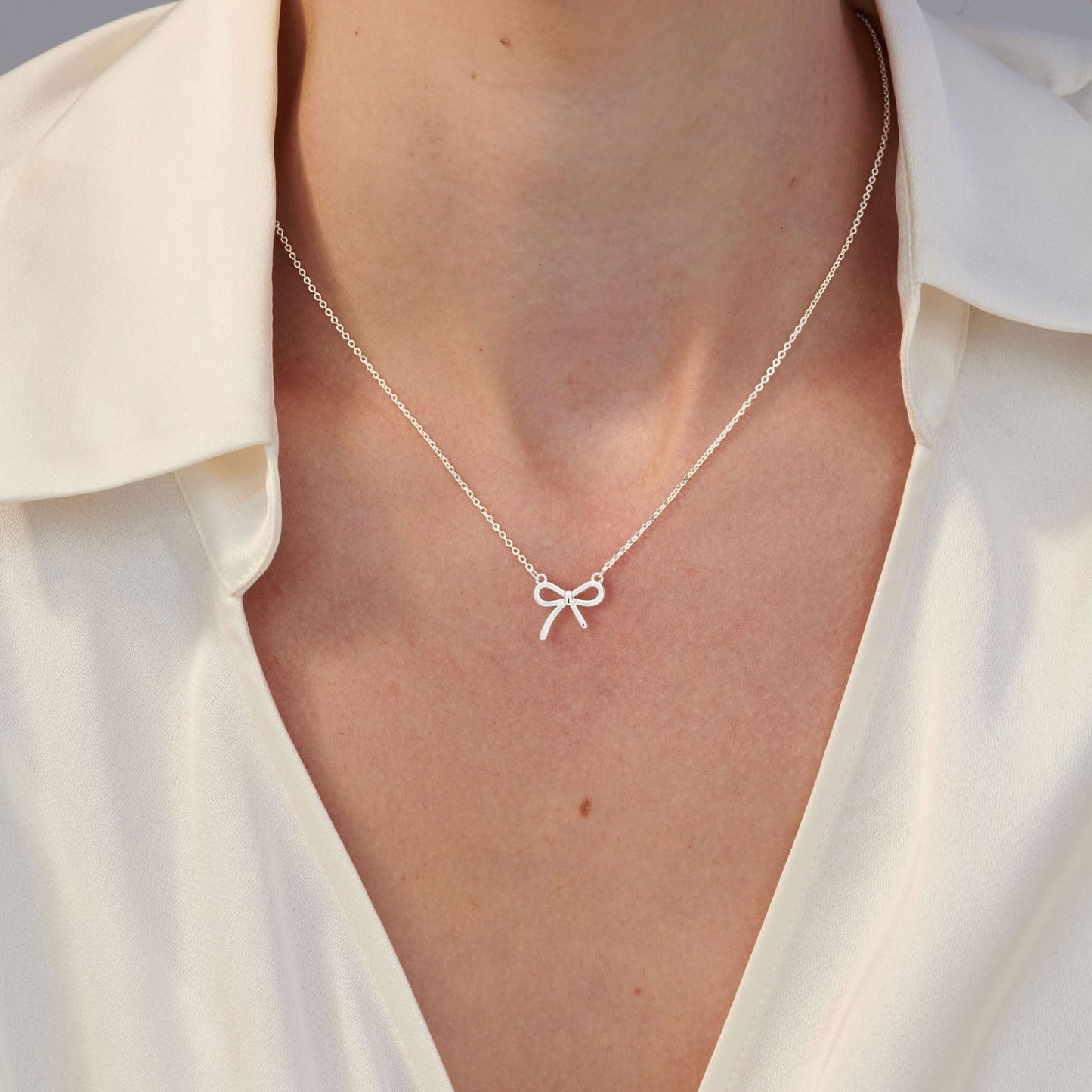 VRIUA Bow Necklace, 14K Silver Plated Bow Necklace for Women Dainty Simple Everyday Jewelry Gift