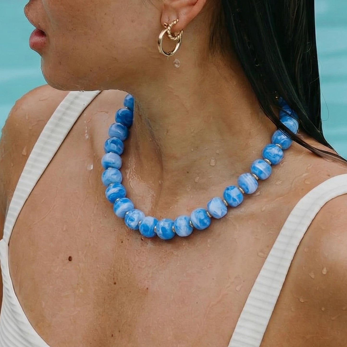 HolidayQbee Beaded Necklace for Women Boho Bead Chunky Necklace Big Bead Statement Necklace Fashion Trendy Summer Light Blue Resin Beaded Necklaces Jewelry Gifts