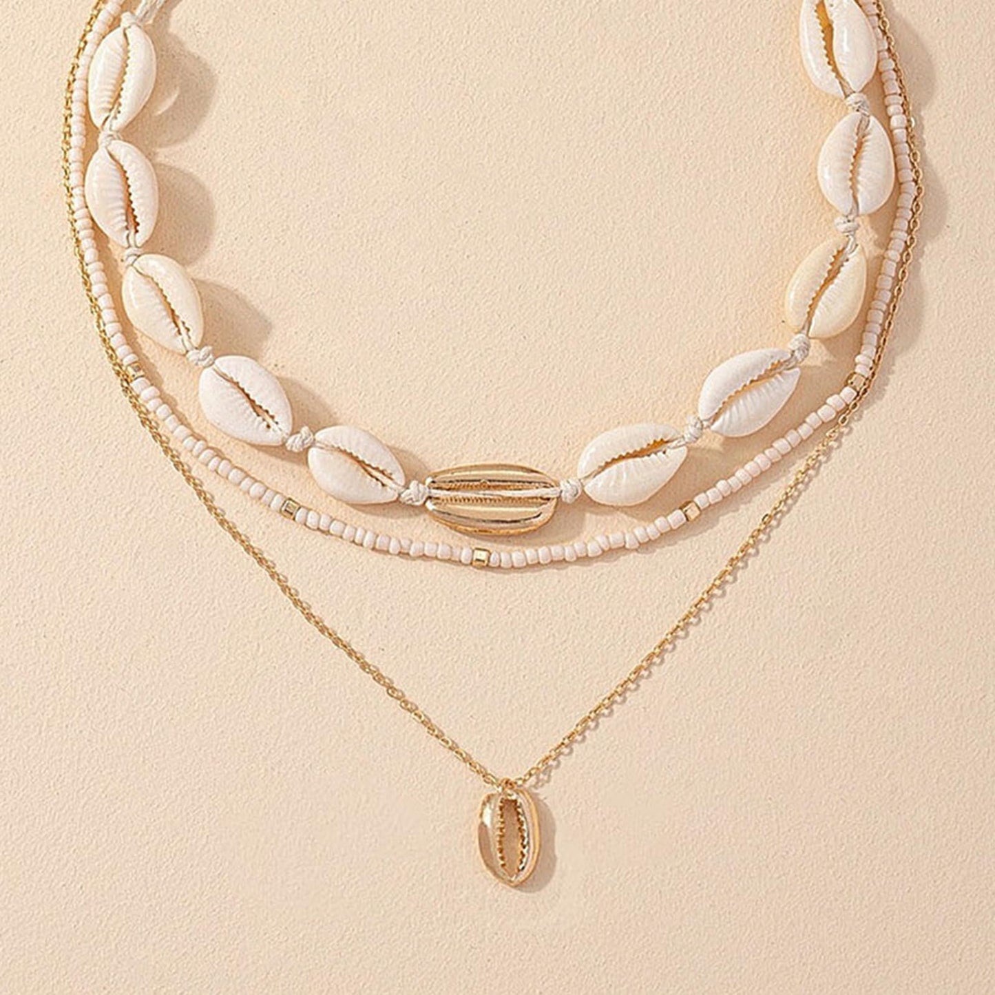 Luolinice Seashell Necklace for Women Gold Natural Cowrie Shell Pendant Necklace Shell Charm Necklace Beach Bohemia Jewelry