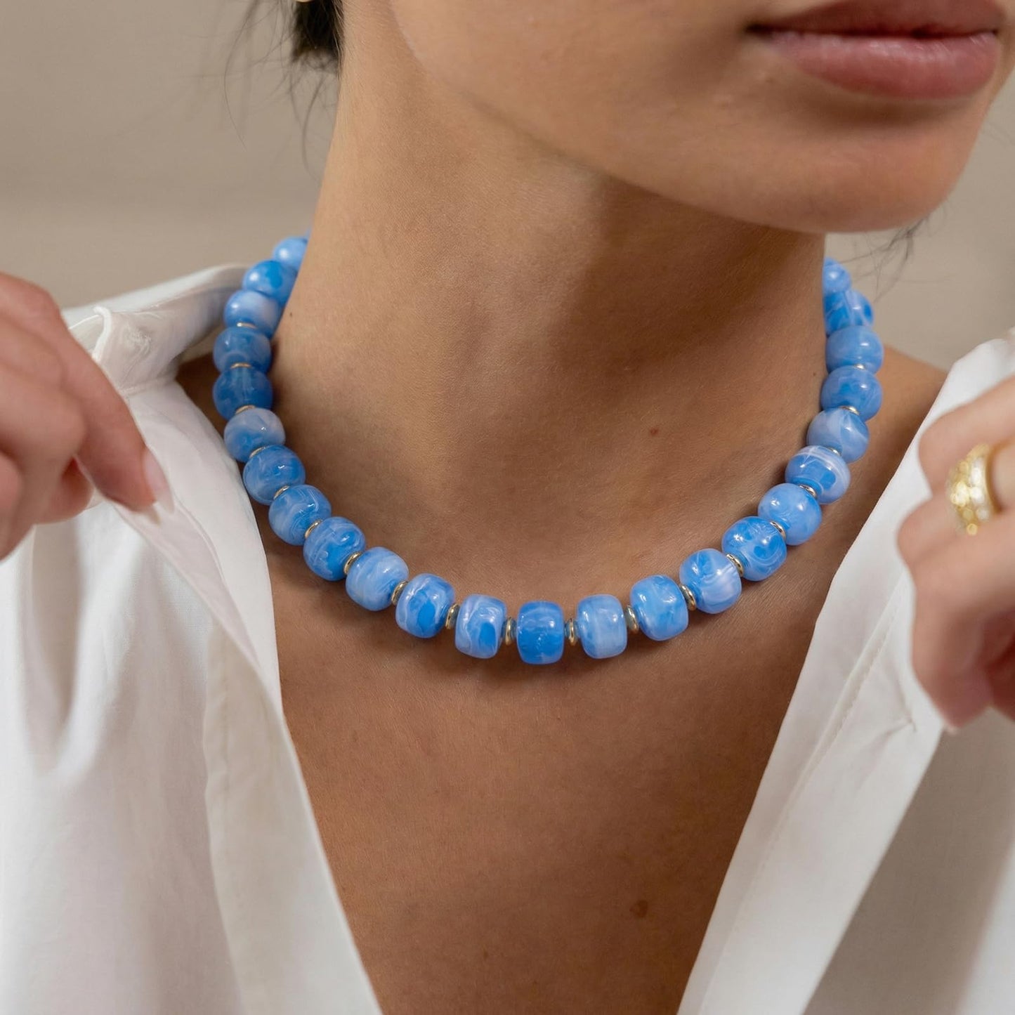 HolidayQbee Beaded Necklace for Women Boho Bead Chunky Necklace Big Bead Statement Necklace Fashion Trendy Summer Light Blue Resin Beaded Necklaces Jewelry Gifts