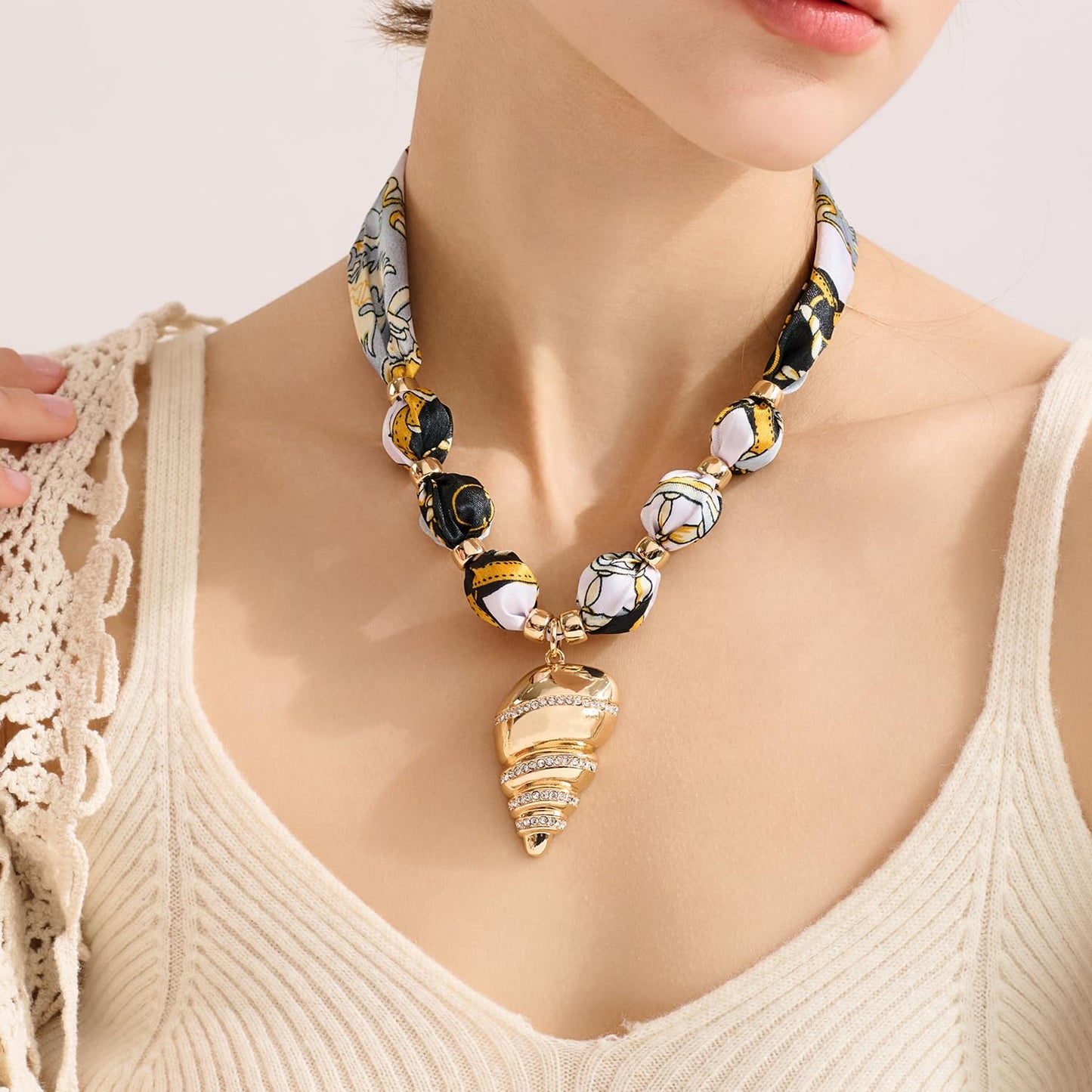 LILIE&WHITE Gold Seashell Necklaces for Women Premium Conch Pendant Necklaces Classic Summer Statement Choker Necklace Jewelry Gift