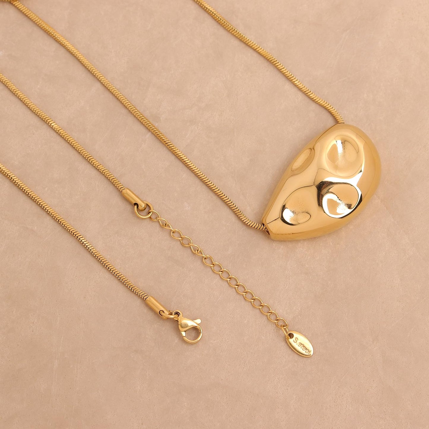 Frigotine Chunky Golden Teardrop Pendant Necklace for Women，Trendy Statement Charm Thick Adjustable Hammered Hollow Long Chain Nacklaces Fall Winter Prom Jewelry Gift.