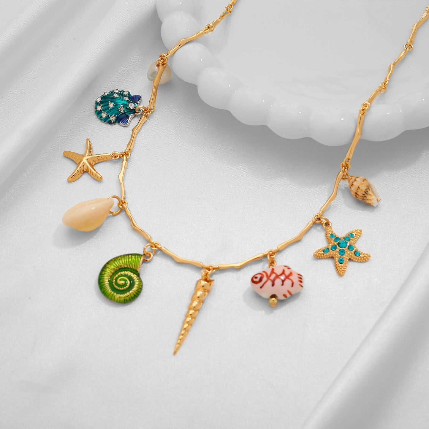 LILIE&WHITE Sea Shell Necklace For Women With Colorful Ocean Charms Gold Starfish Necklace Green Conch Snail Shell Necklaces Seashell Necklaces Summer Beach Mermaid Trendy Jewelry