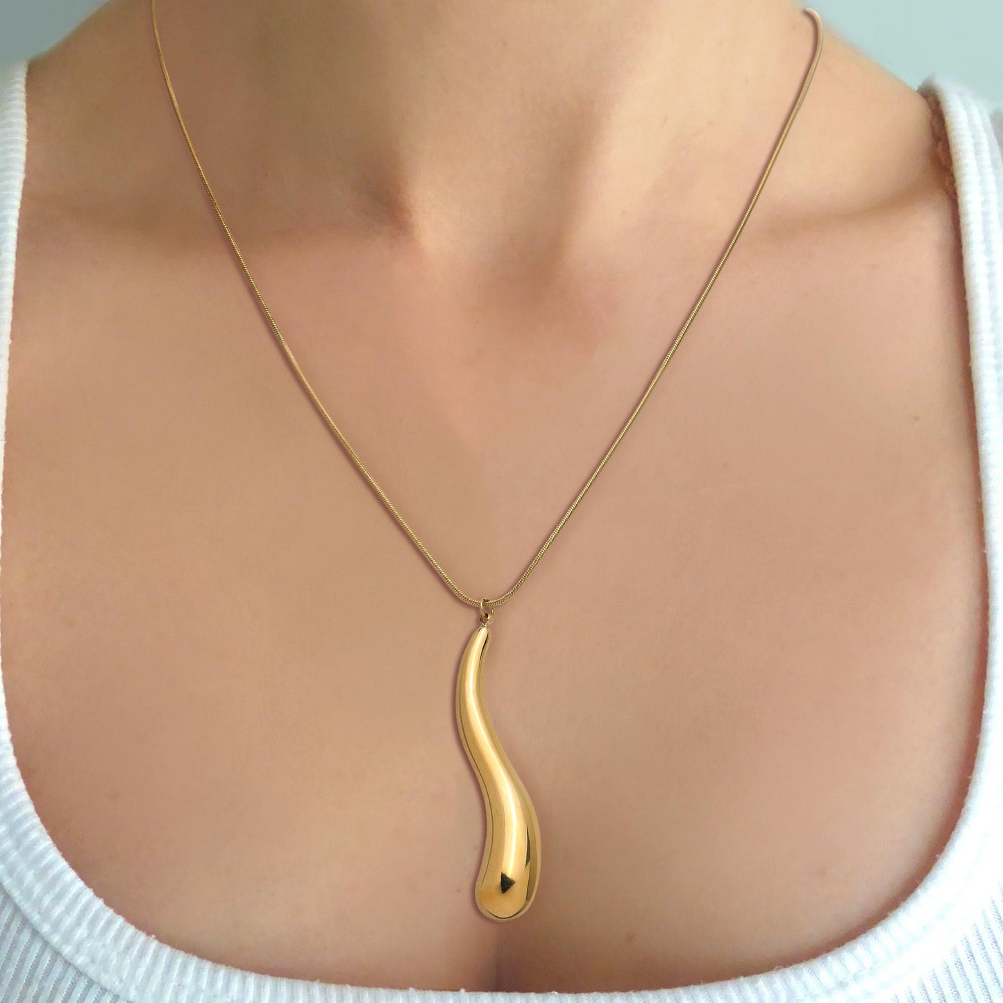 Frigotine Chunky Gold Twist Teardrop Pendant Necklace for Women，Trendy Charm Thick Adjustable Hammered Hollow Long Chain Nacklaces Fall Winter Prom Jewelry Gift.