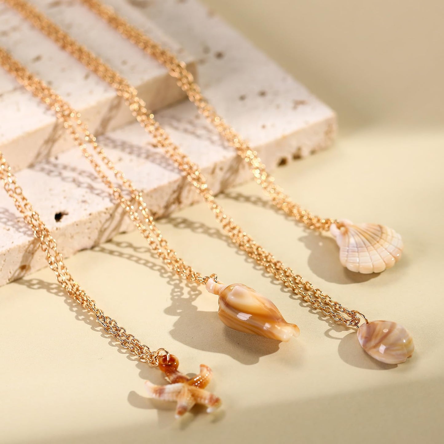 Tondiamo 50 Pack Seashell Necklace Bulk for Women Natural Ocean Themed Jewelry Adjustable Conch Scallop Pendant Necklace for Summer(5 styles)