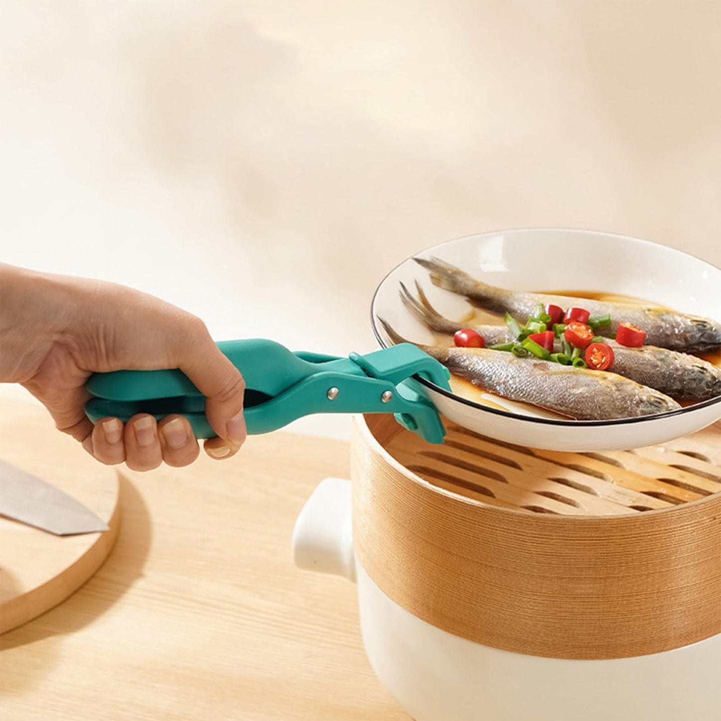 Heat-Resistant Food Tongs, Creative Home Kitchen Non-Slip Multi-Function Plate Holder, Silicone Material Safe Heat-Resistant Tongs