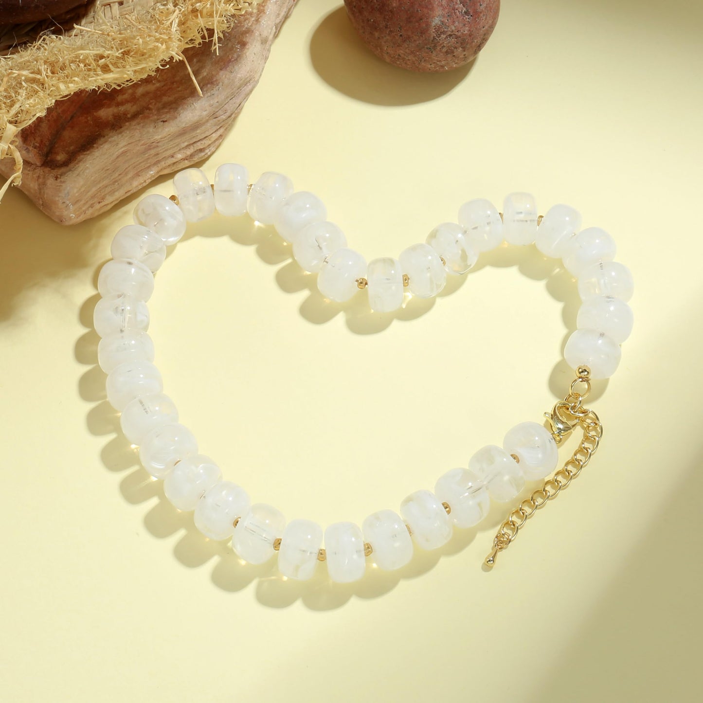 Badu Clear White Chunky Beaded Necklace for Women,Acrylic Bead Choker Statement Necklace Cute Trendy Necklaces Jewelry Gifts
