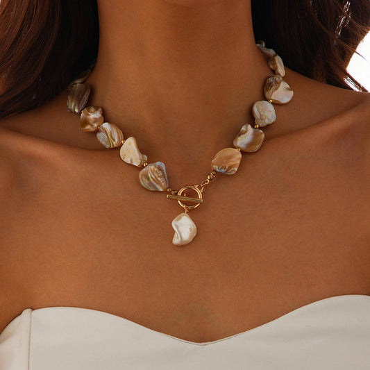 Chunky Shell Pearl Pendant Necklace for Women Colorful Seashell Statement Necklace Vintage Baroque Freshwater Pearl Necklace Boho Lrregular Choker Memorial Necklace Summer Beach Costume Jewelry Accessories (white pearl)