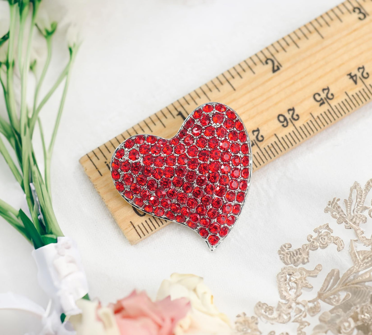 Gyn&Joy Silvery Tone Austrian Crystal Love Heart Brooch Pin BZ264 (Red)