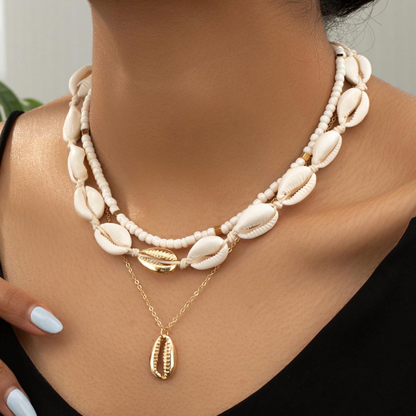Luolinice Seashell Necklace for Women Gold Natural Cowrie Shell Pendant Necklace Shell Charm Necklace Beach Bohemia Jewelry