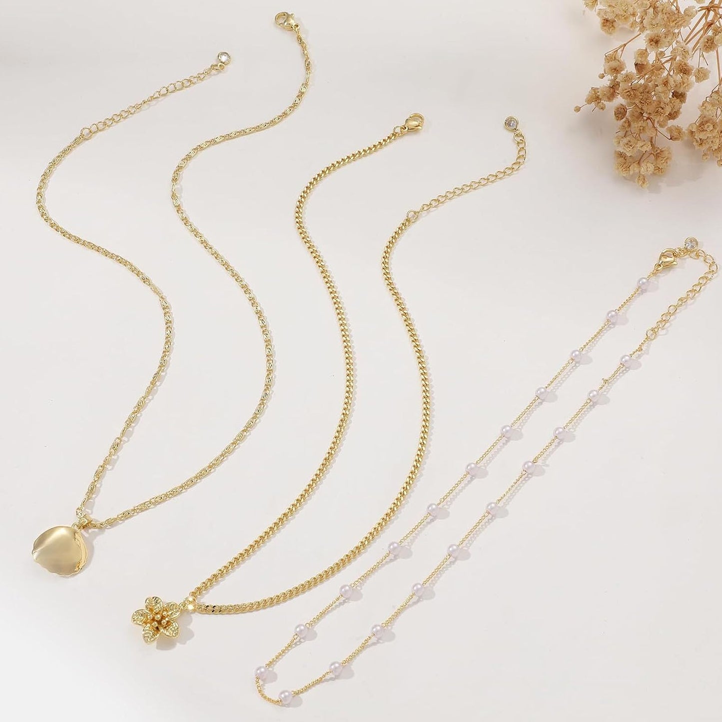 Gold Starfish Shell Necklace for Women Boho Layered Seashell Conch Shell Pearl Pendant Necklaces Set Bohemain Starfish Beach Necklaces Stack Beachy Summer Jewelry Outfits Accessories