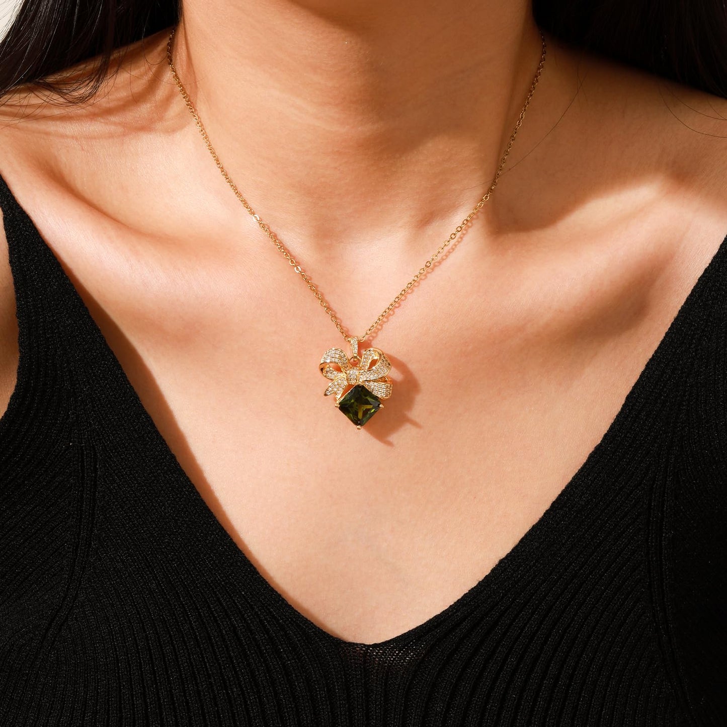 Green Square August Birthstone Peridot Bow Necklace for Women-Gold Plated Healing Crystal Imitation Peridot Pendant Waterproof Non Tarnish Vintage Necklace For Birthday Valentines Day Mother's Day Christmas Thanksgiving Gifts