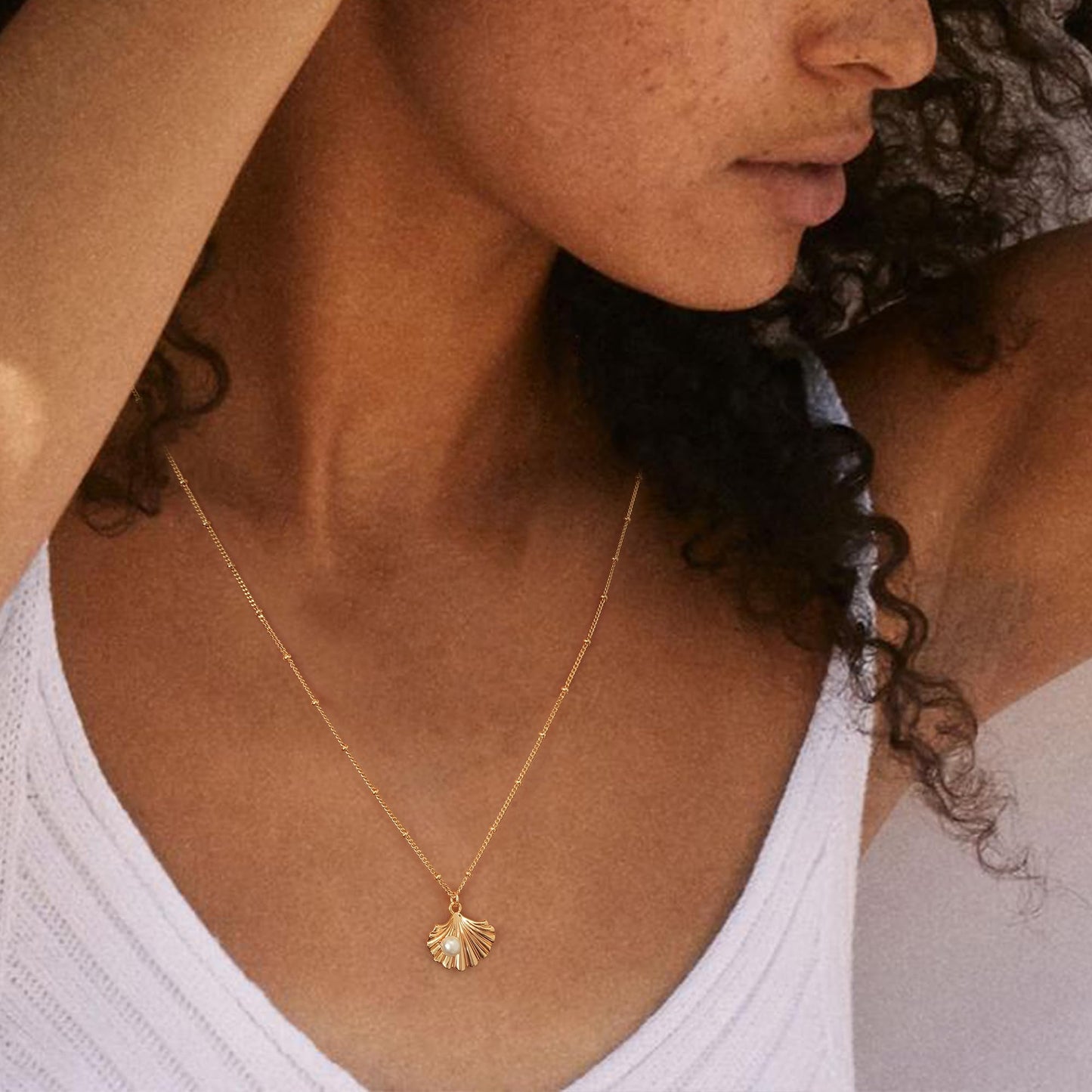 MTMY Gold Starfish Necklace 14K Gold Plated Shell Conch Ocean Pendant Necklace for Women Beach Summer Jewelry(Pearl Shell)