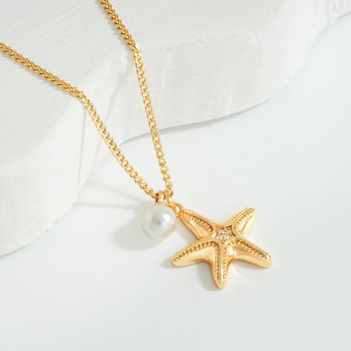 MTMY Gold Starfish Necklace 14K Gold Plated Shell Conch Ocean Pendant Necklace for Women Beach Summer Jewelry(Starfish Pearl)