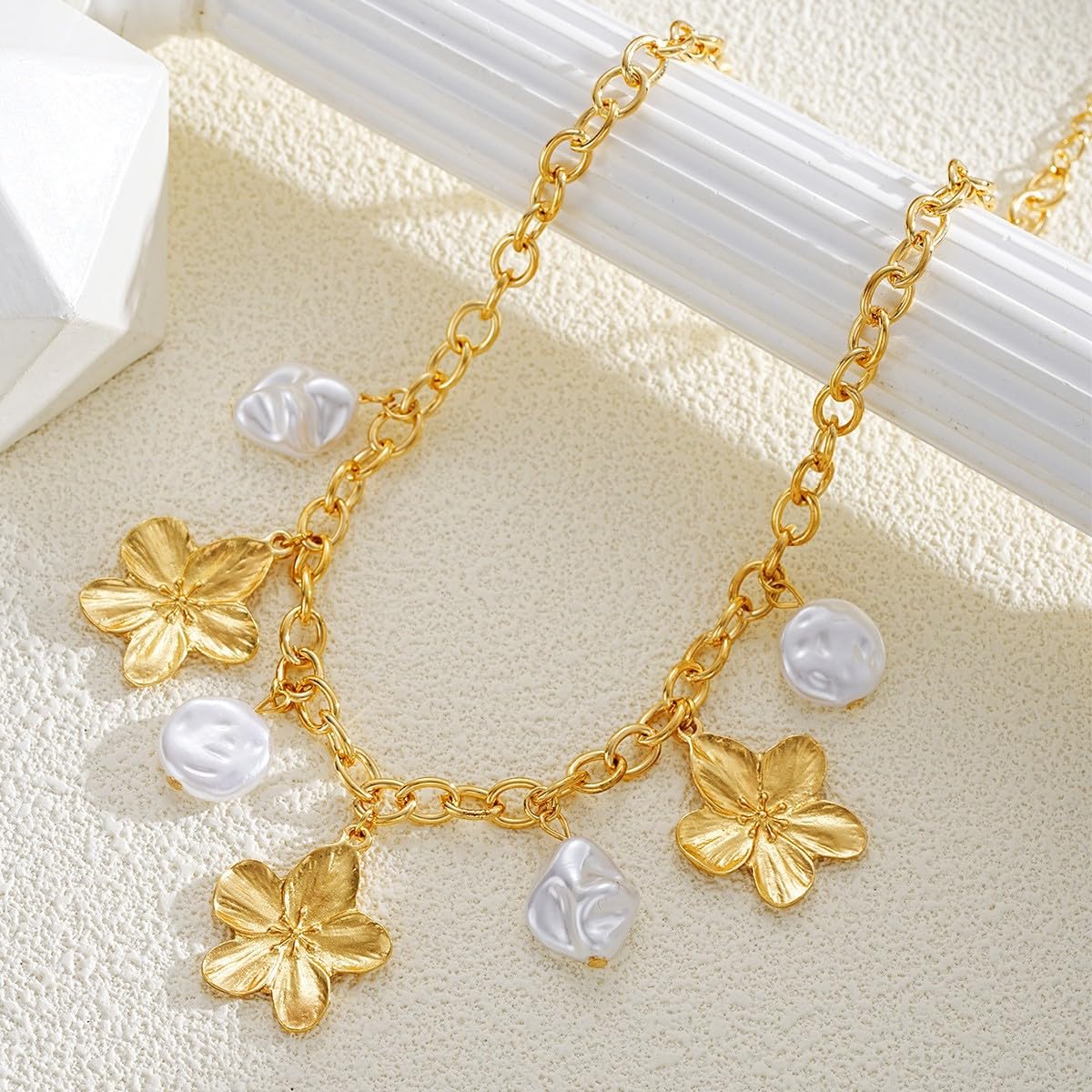 GLRITY Gold Flower Necklaces for Women Stacked Flower Pearl Necklaces Statement Pearl Choker Necklace Dainty Coastal Summer Beach Vacation Jewelry Gifts
