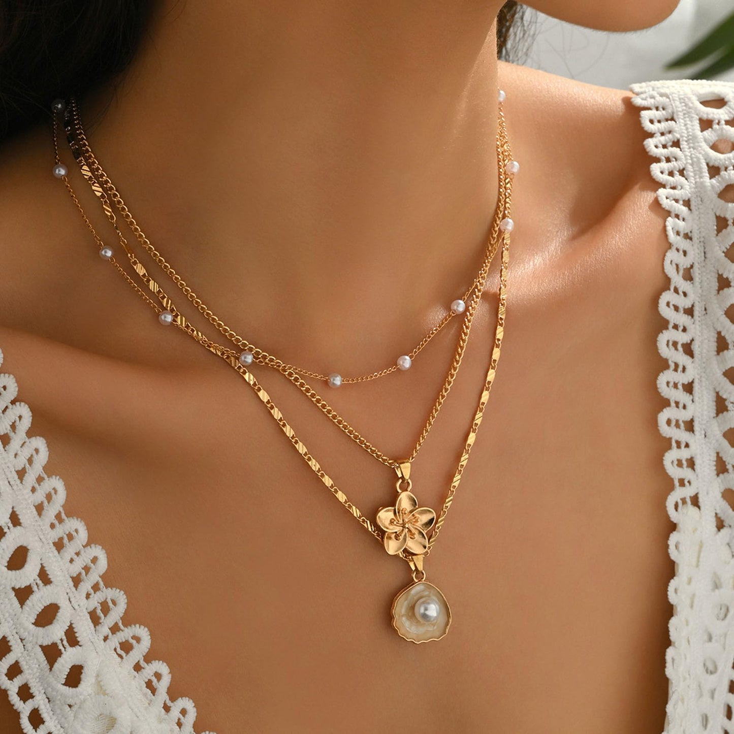 Gold Starfish Shell Necklace for Women Boho Layered Seashell Conch Shell Pearl Pendant Necklaces Set Bohemain Starfish Beach Necklaces Stack Beachy Summer Jewelry Outfits Accessories