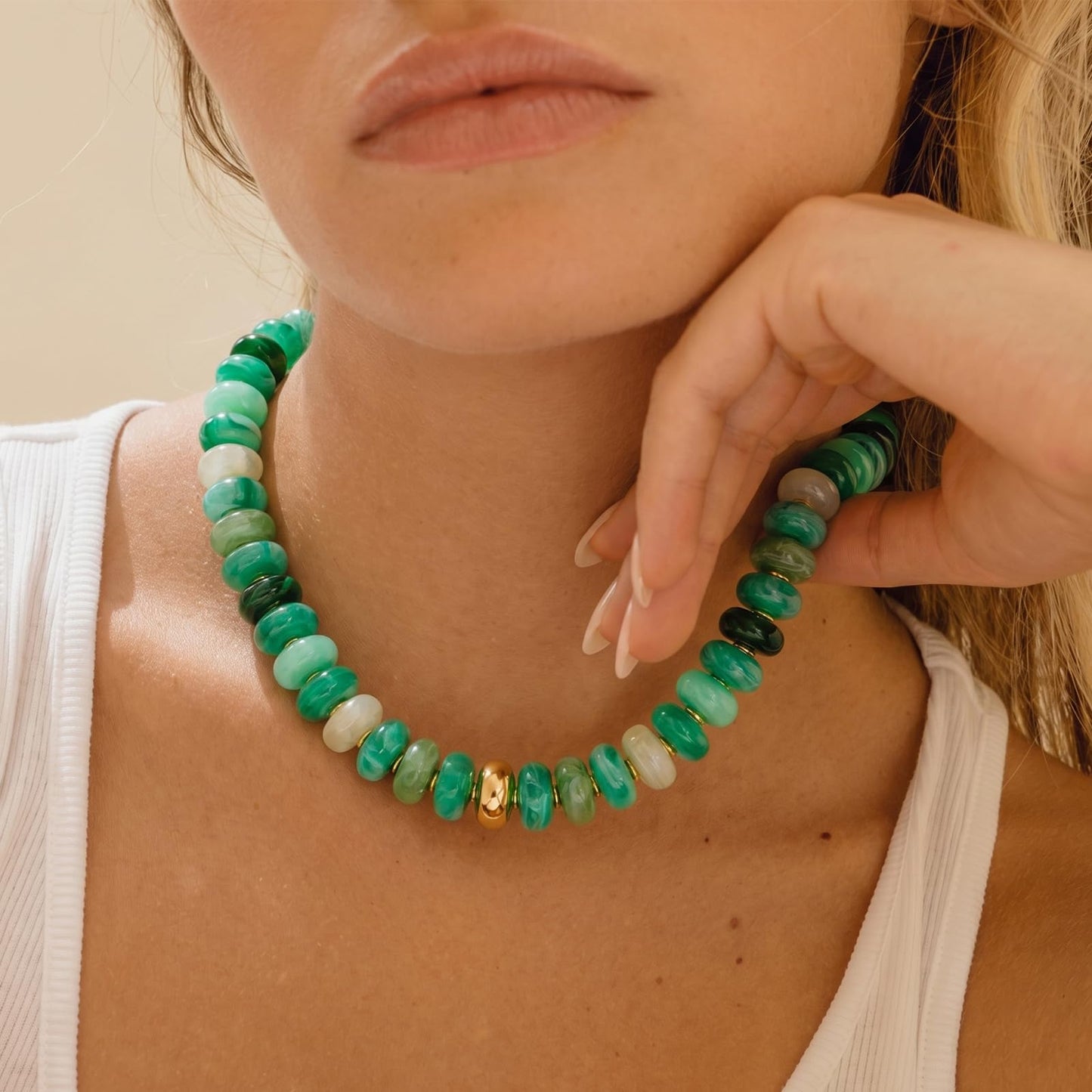 HolidayQbee Beaded Necklace for Women Chunky Beaded Green Necklace Boho Oval Big Bead Statement Green Bead Choker Necklaces Fashion Trendy Summer Beach Jewelry Gifts