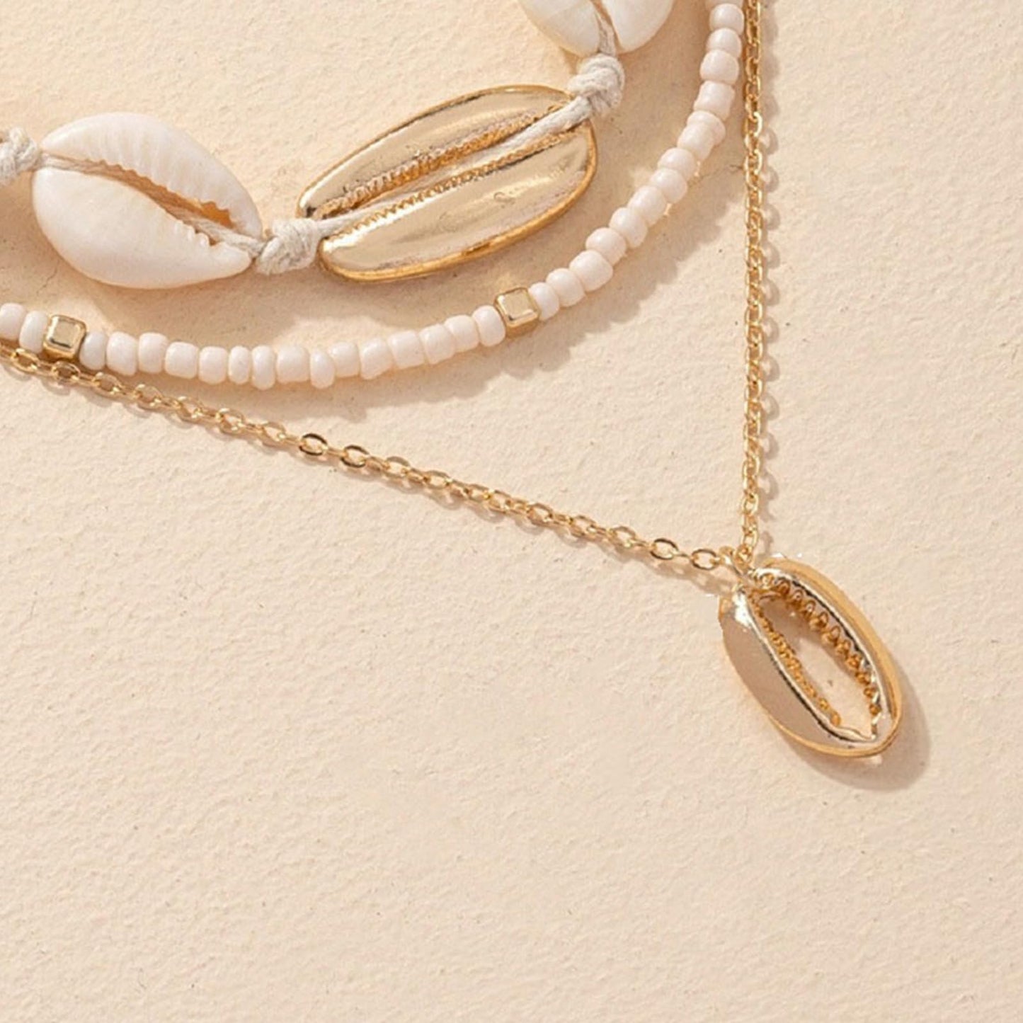 Luolinice Seashell Necklace for Women Gold Natural Cowrie Shell Pendant Necklace Shell Charm Necklace Beach Bohemia Jewelry