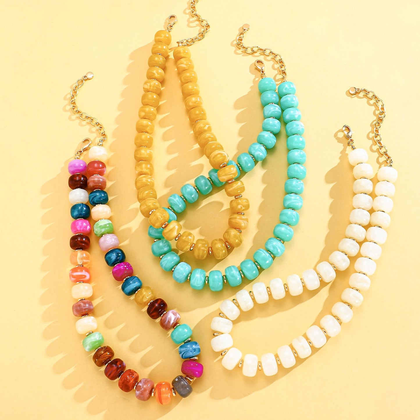 HolidayQbee Beaded necklace for Women Boho Bead Chunky Necklace Big White Bead Necklace Fashion Trendy Summer White Resin Beaded Necklaces Jewelry Gifts