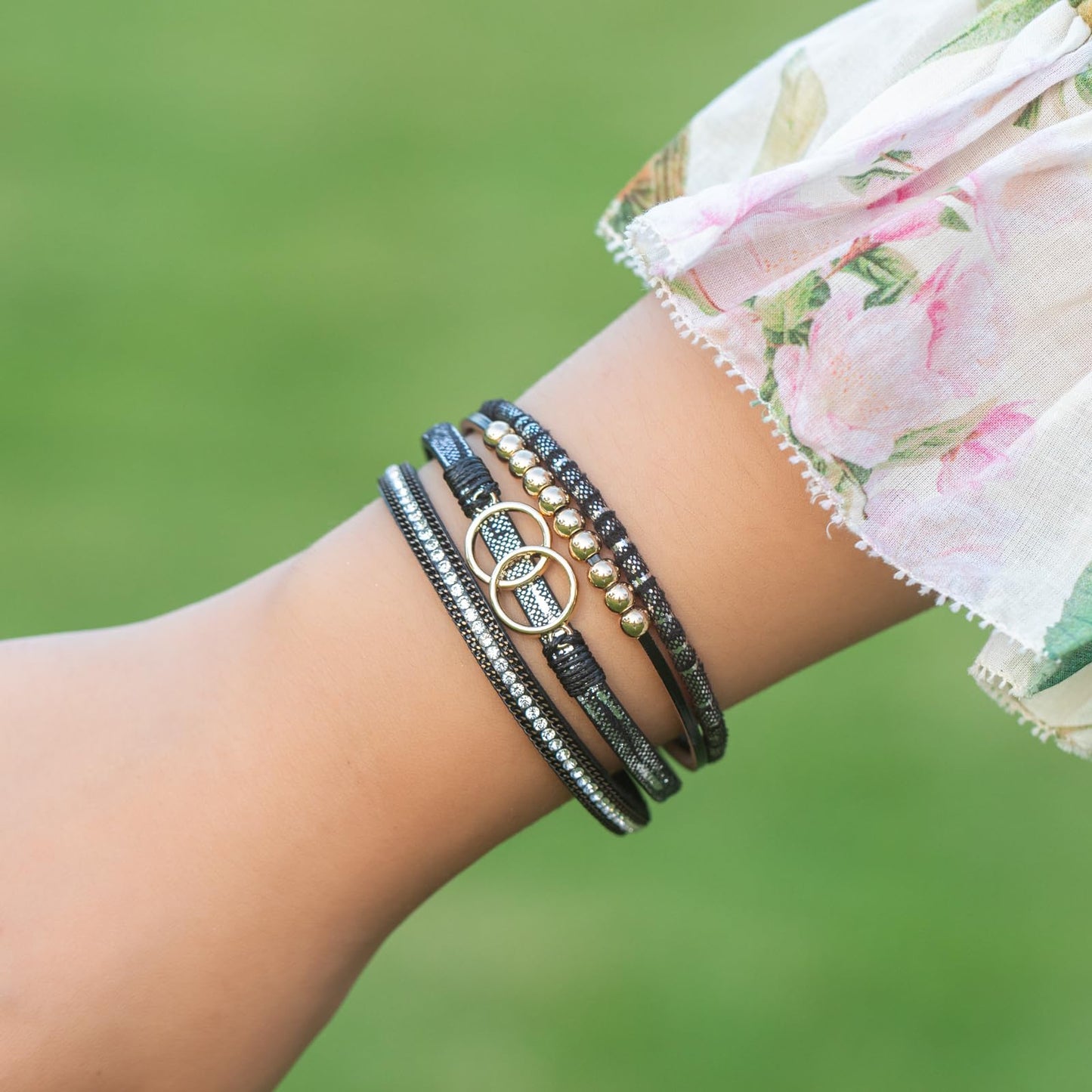 FANCY SHINY Boho Leather Wrap Bracelet Stackable Beaded Infinity Chunky Cuff Bracelets with Magnetic Clasp Western Hippie Outfits Jewelry Gifts for Women(Black)