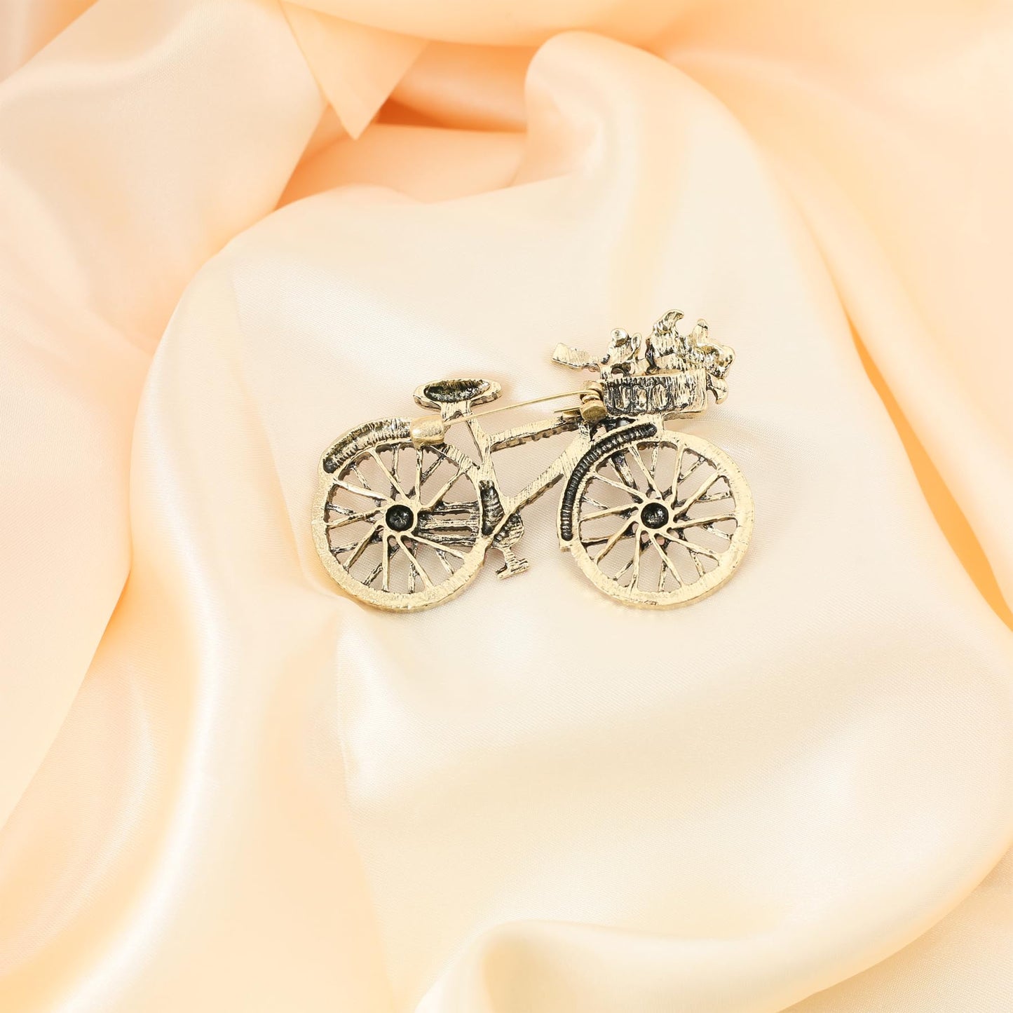 Vancy Utopia Crystal Rhinestone Creative Bicycles Brooch Pin for Women Retro Elegant Handmade Red Brooches Pins Classic Wedding Fashion Jewelry Accessories Gift