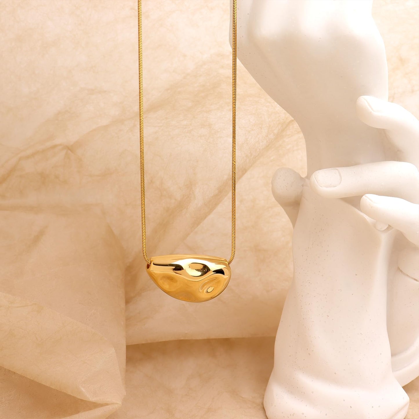 Frigotine Chunky Golden Teardrop Pendant Necklace for Women，Trendy Statement Charm Thick Adjustable Hammered Hollow Long Chain Nacklaces Fall Winter Prom Jewelry Gift.
